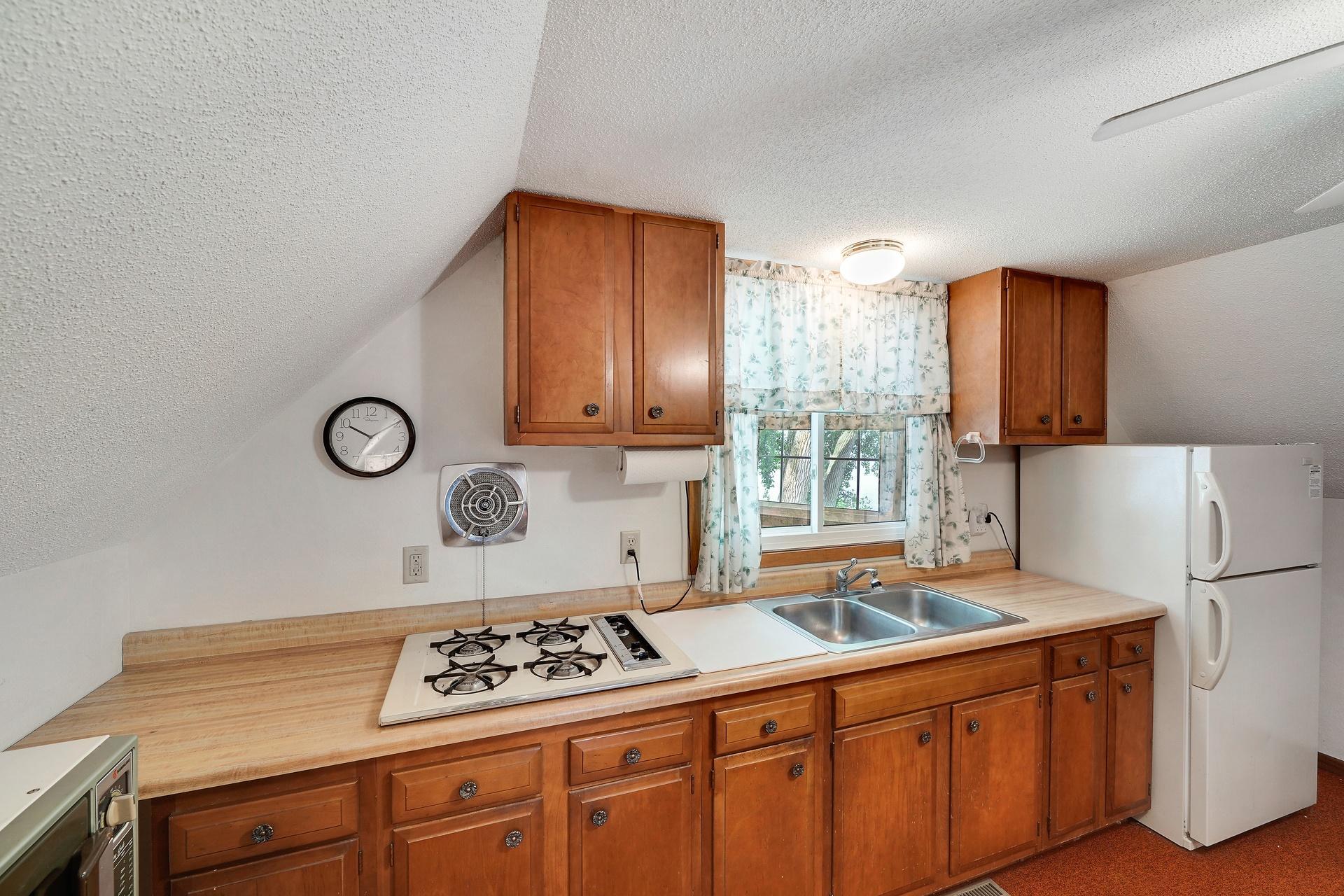 945 Reed Street N Property Photo 38