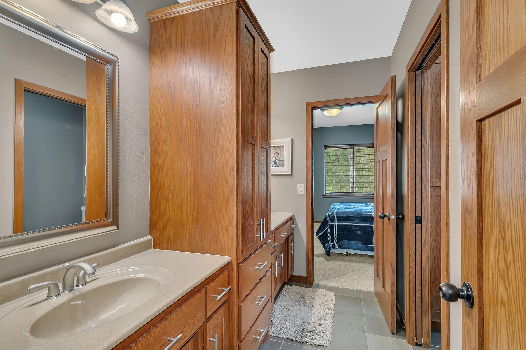 2011 Temminck Road Property Photo 37