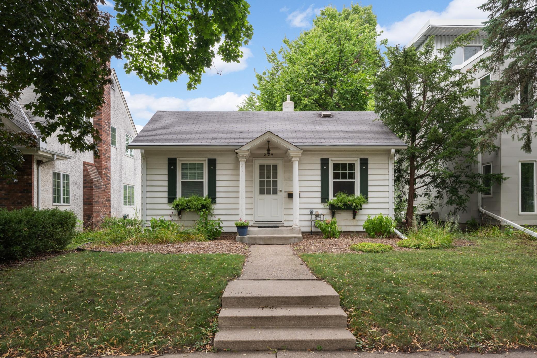 2189 Scheffer Avenue Property Photo 1