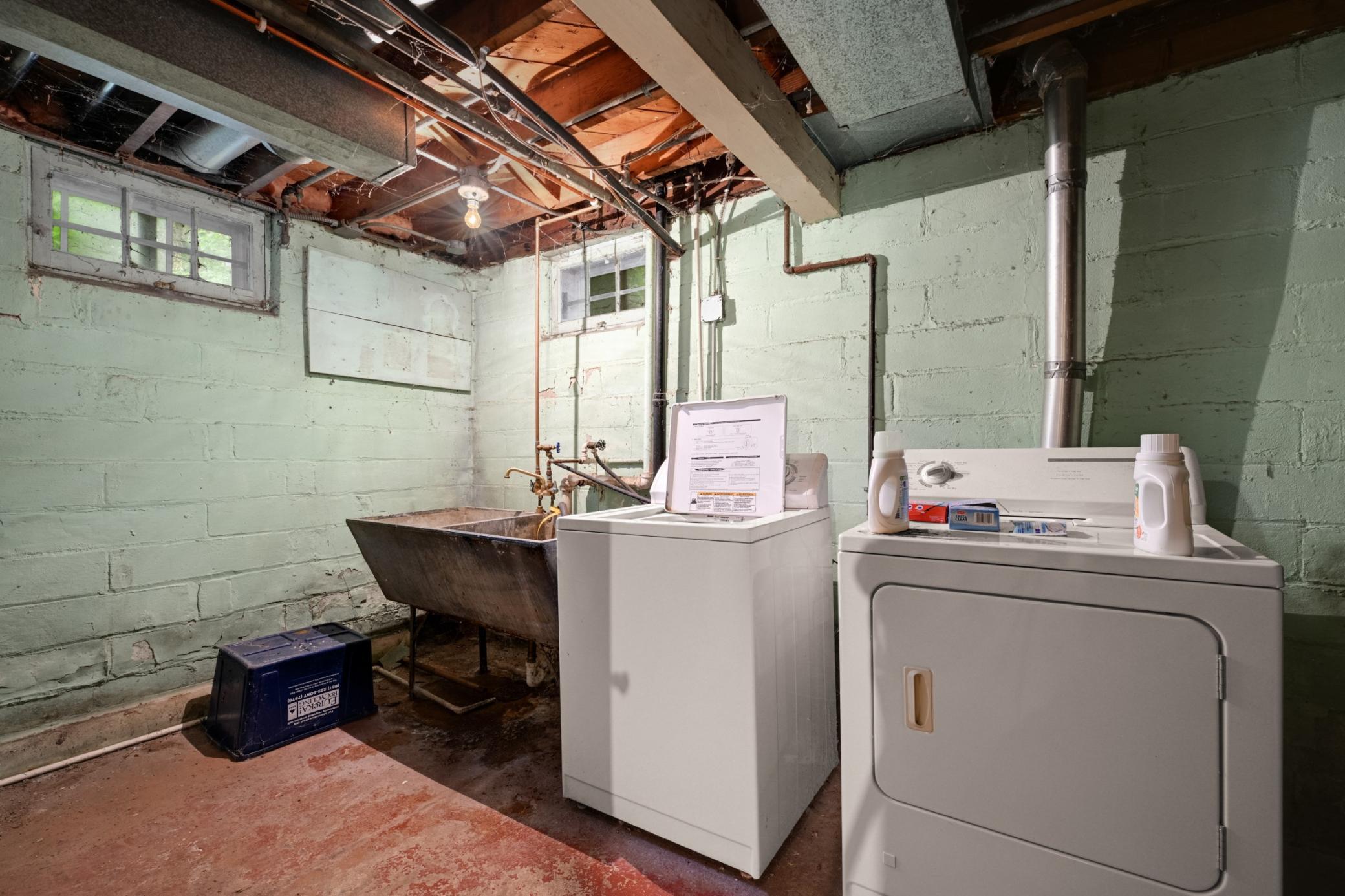 2189 Scheffer Avenue Property Photo 12