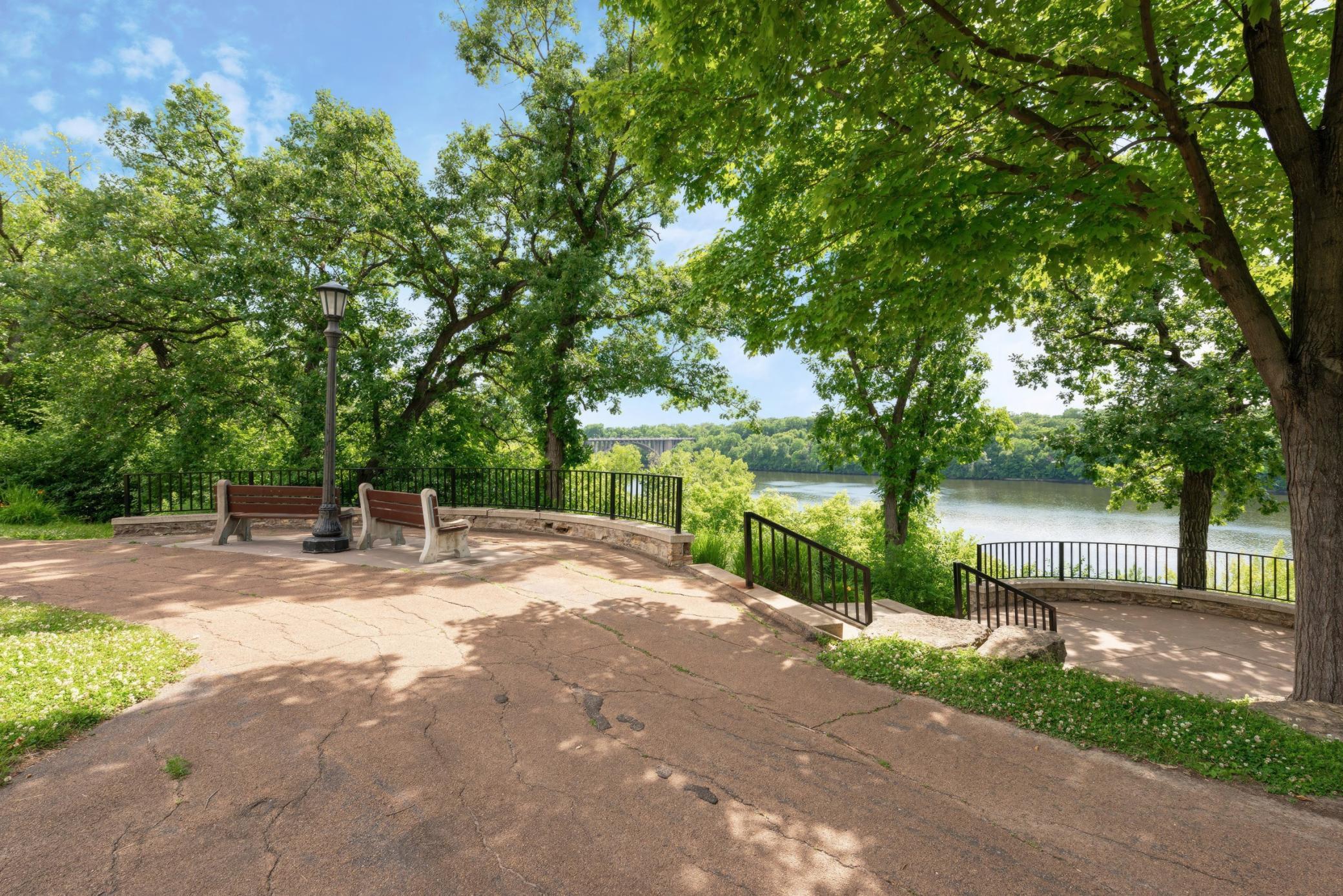 2189 Scheffer Avenue Property Photo 18