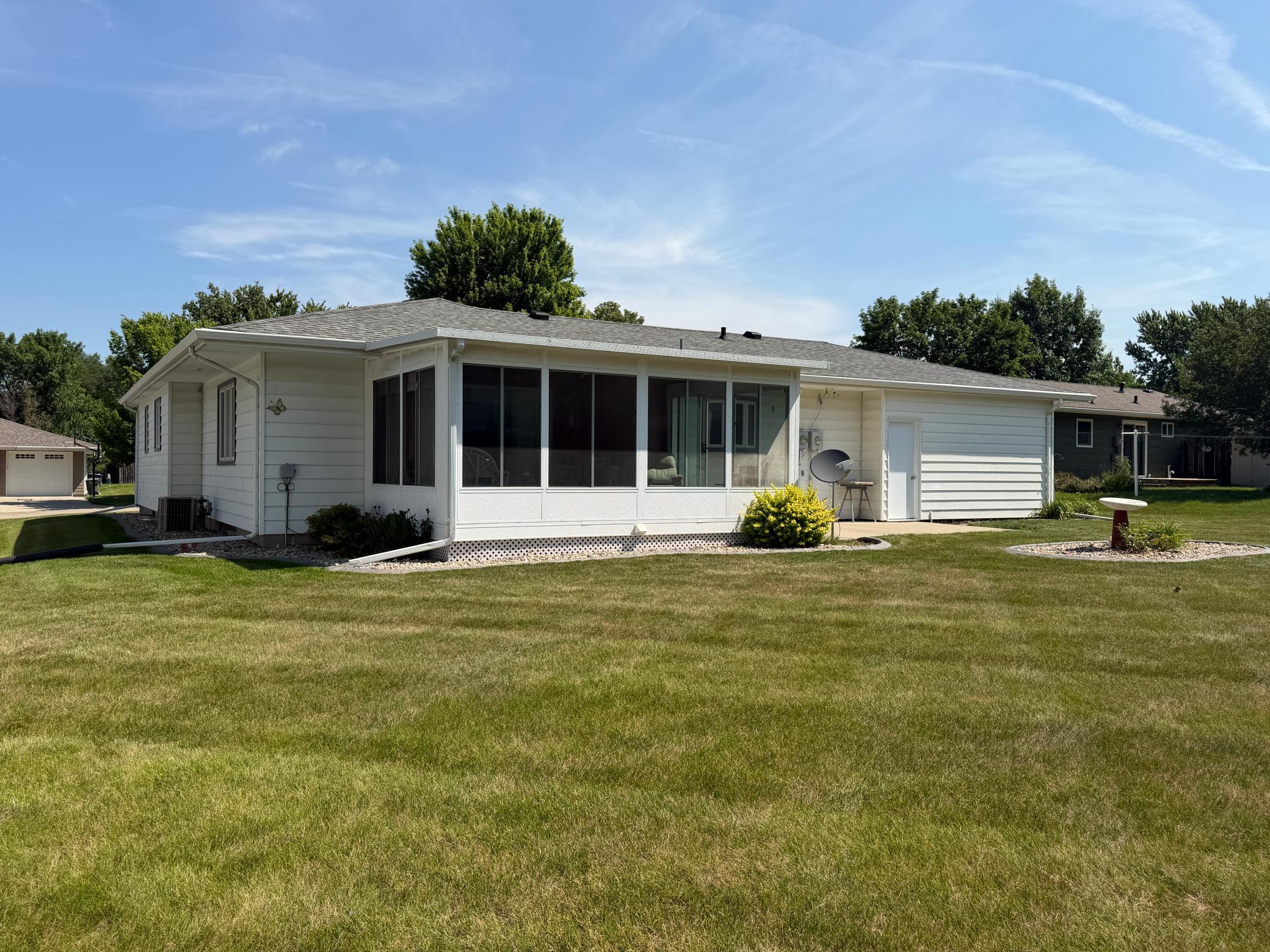 505 Central Lane Property Photo 4