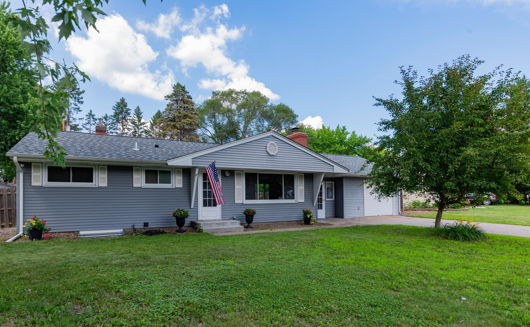 2327 Circle Drive Property Photo 1