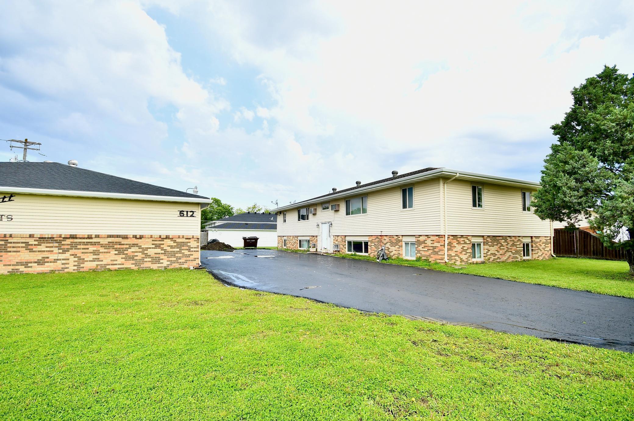 612 6th Street E Property Photo 1