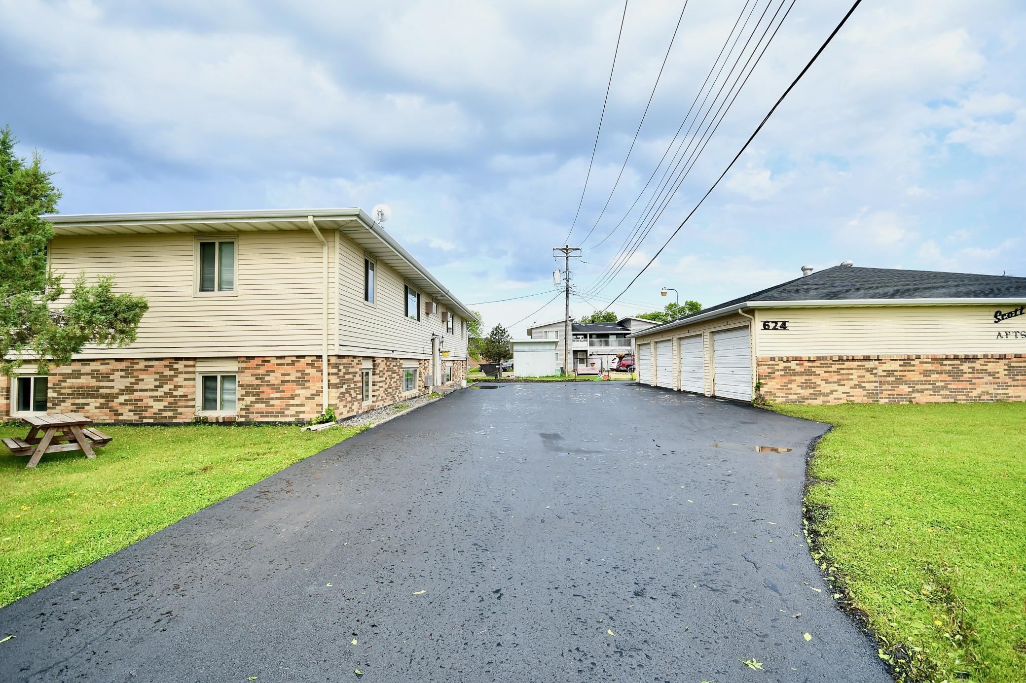 624 6th Street E Property Photo 1