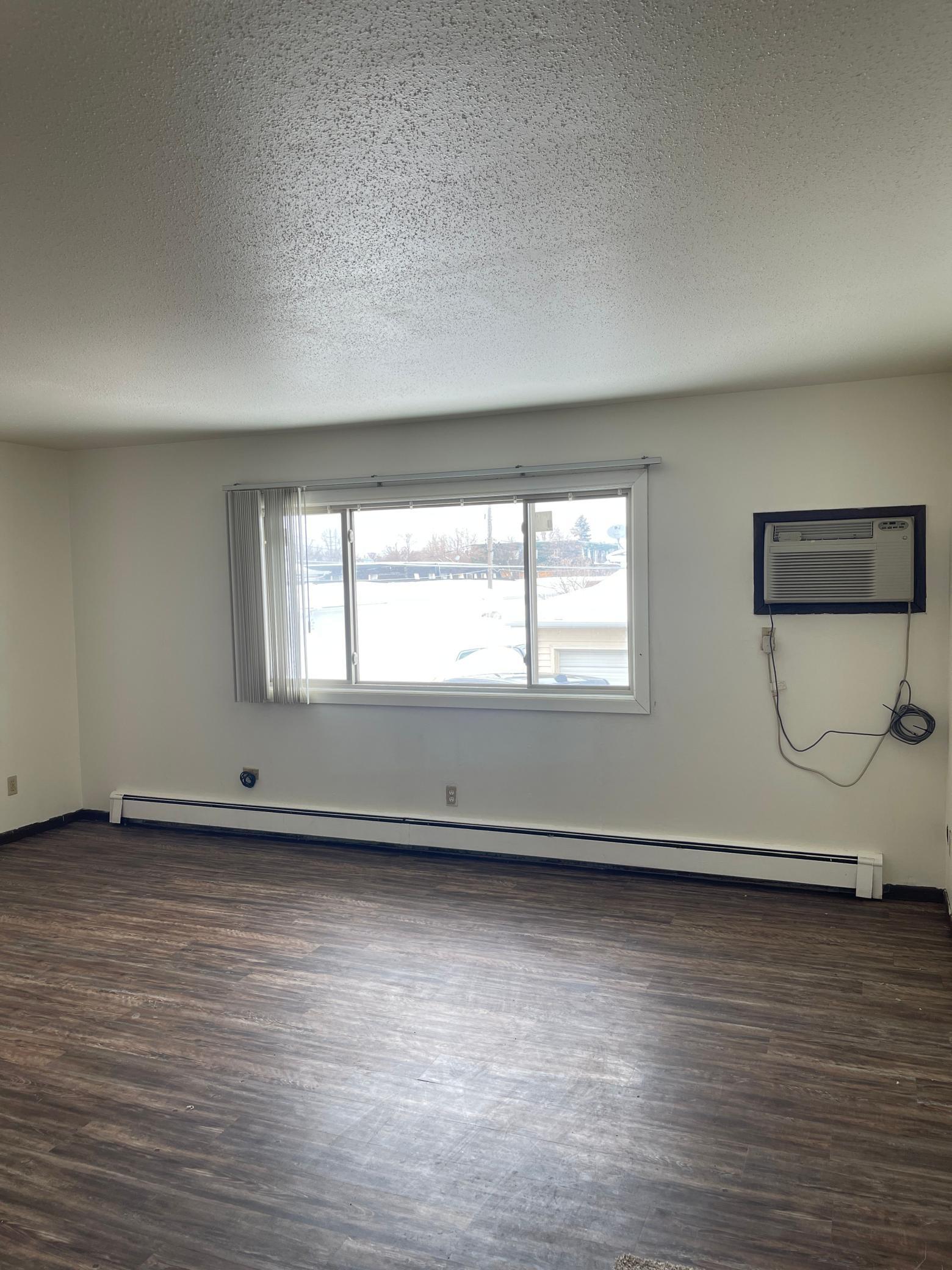624 6th Street E Property Photo 2