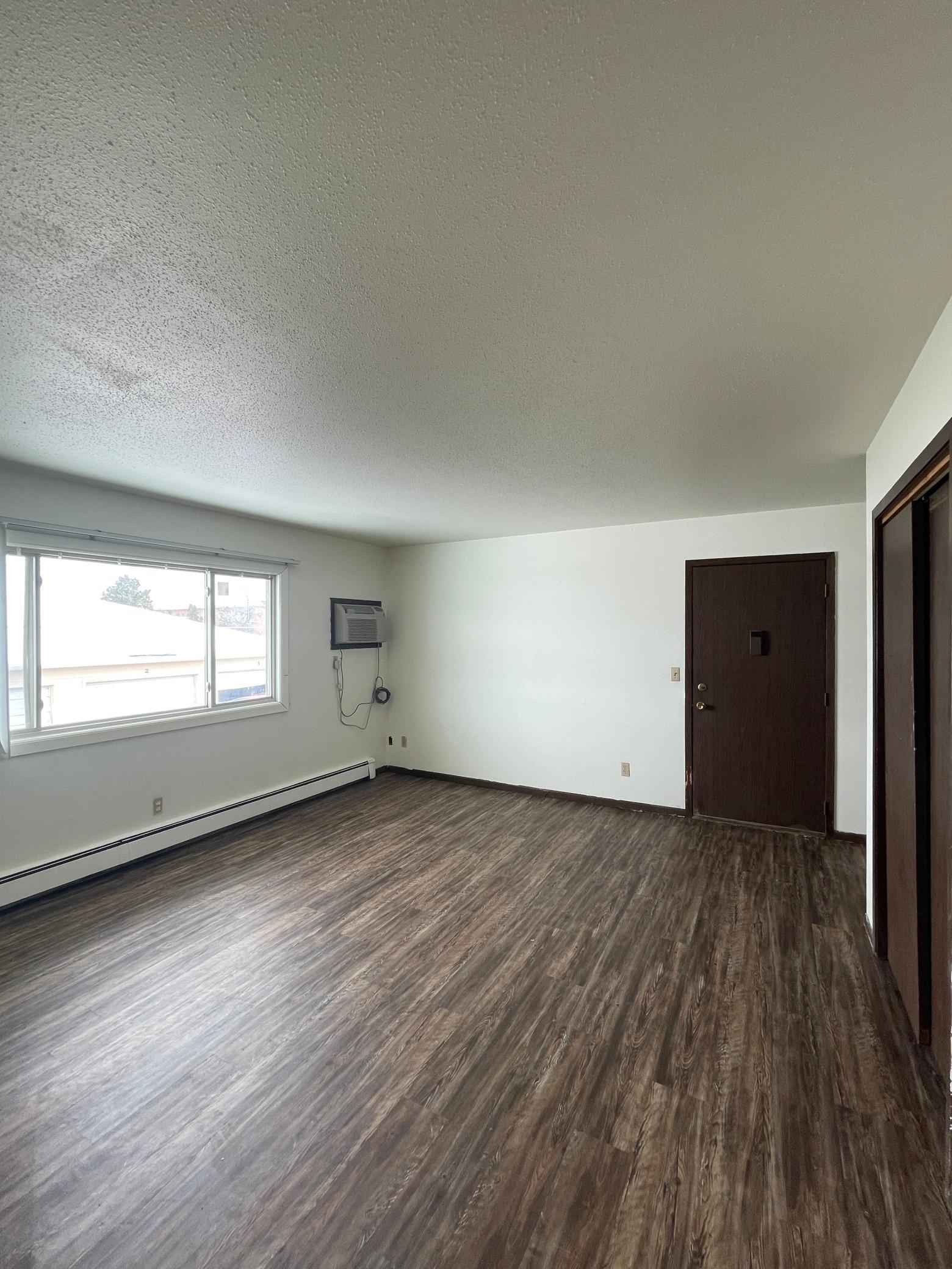 624 6th Street E Property Photo 5