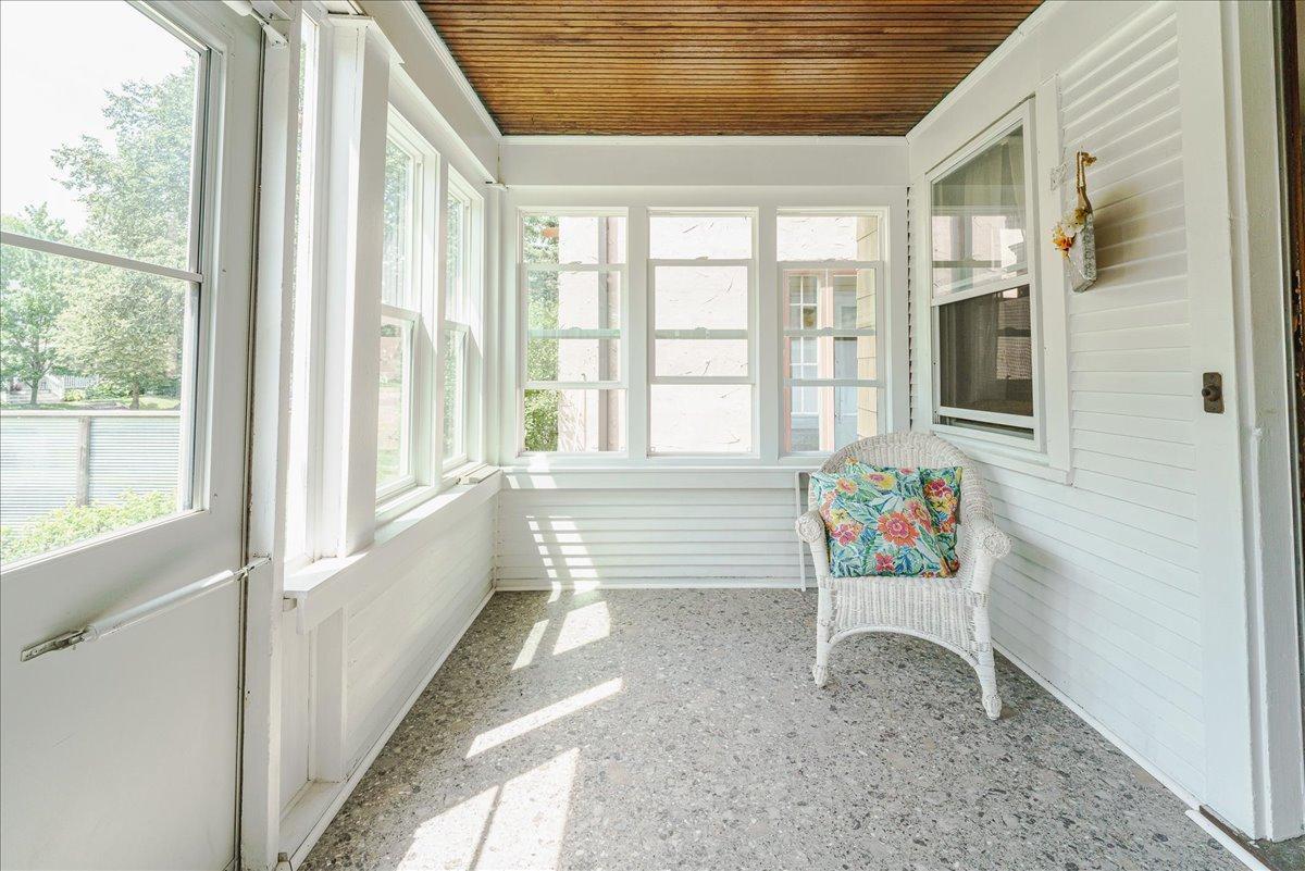 1263 Minnehaha Avenue W Property Photo 2