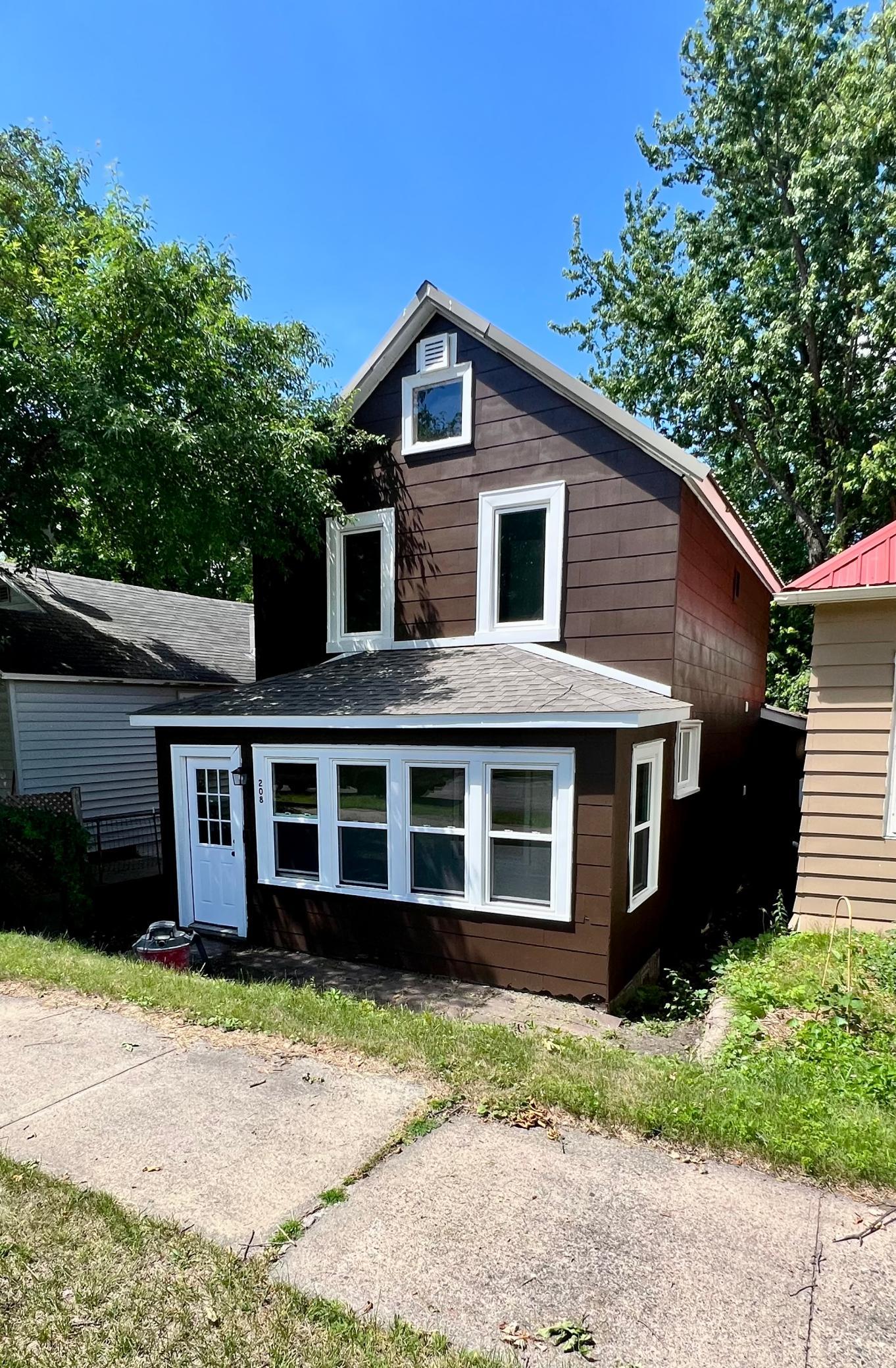 208 6th Avenue Property Photo 1