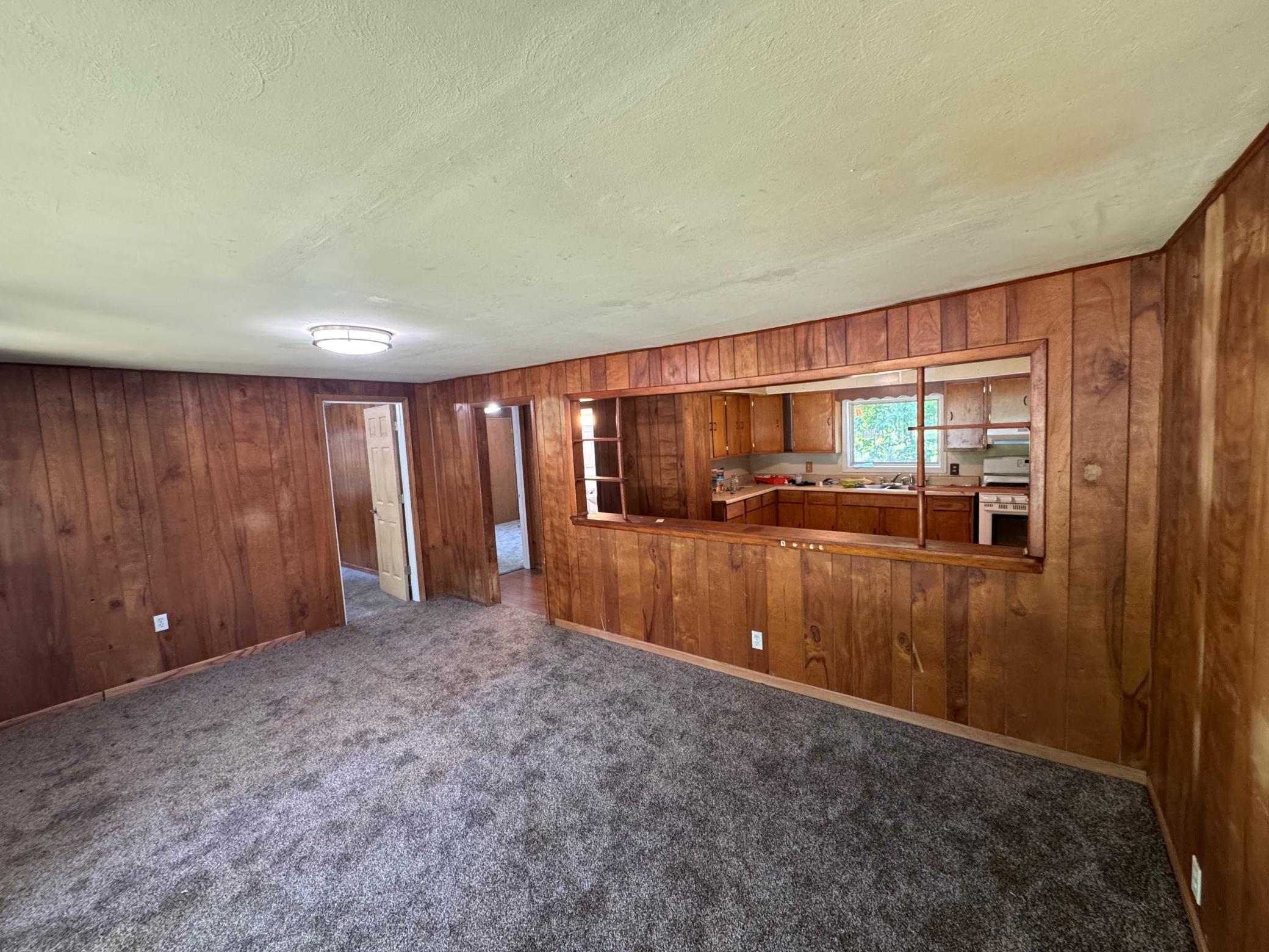 522 Main Street E Property Photo 14