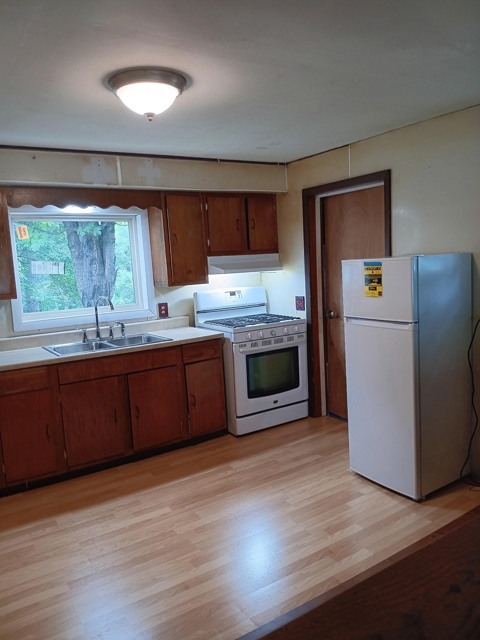 522 Main Street E Property Photo 16