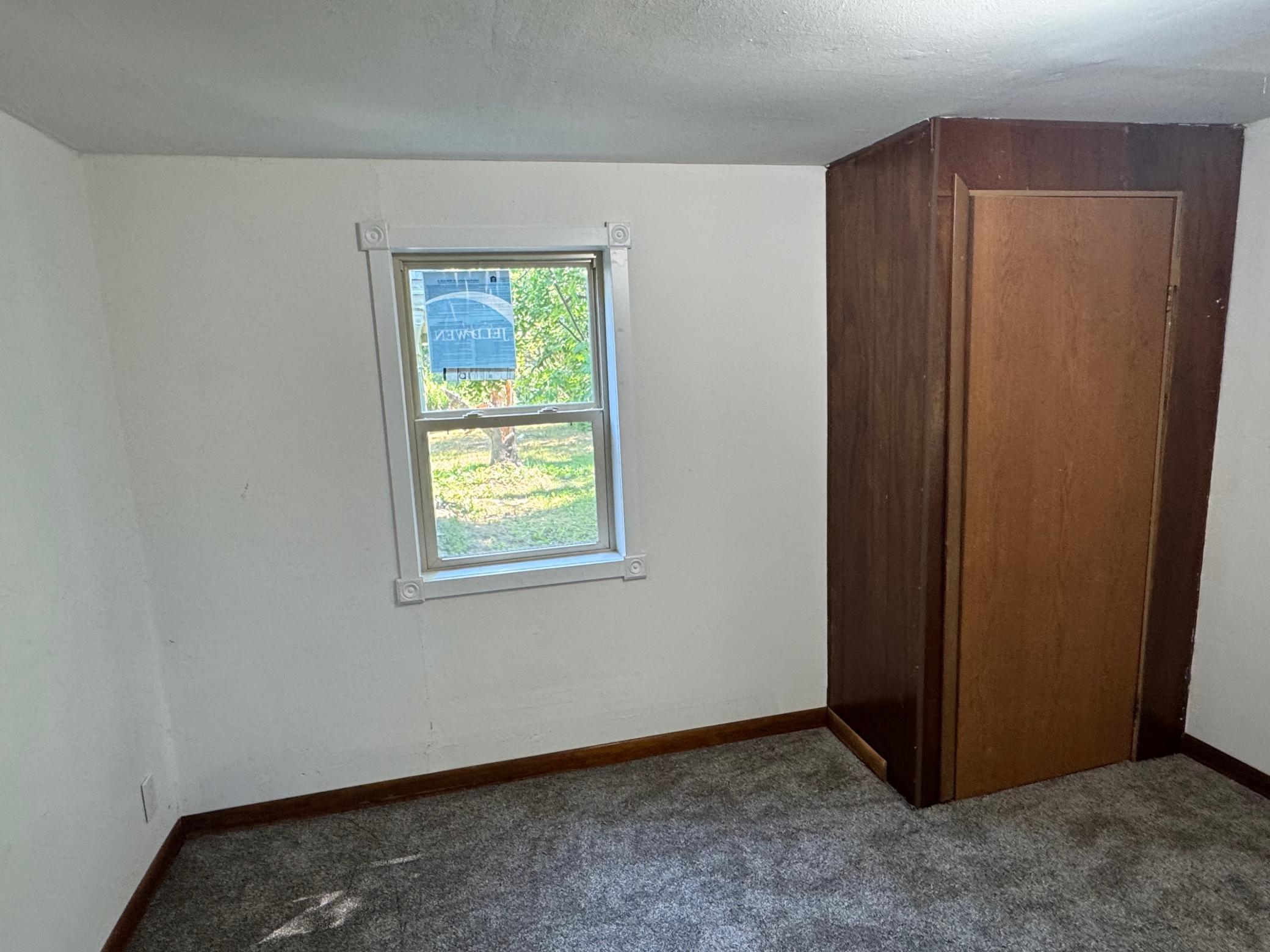 522 Main Street E Property Photo 18