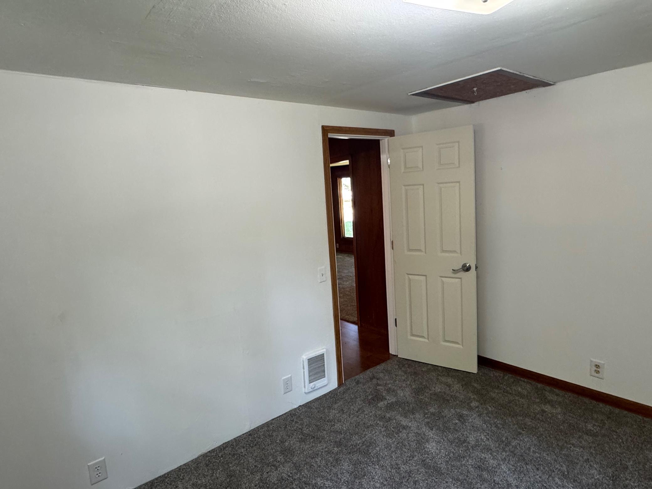 522 Main Street E Property Photo 19
