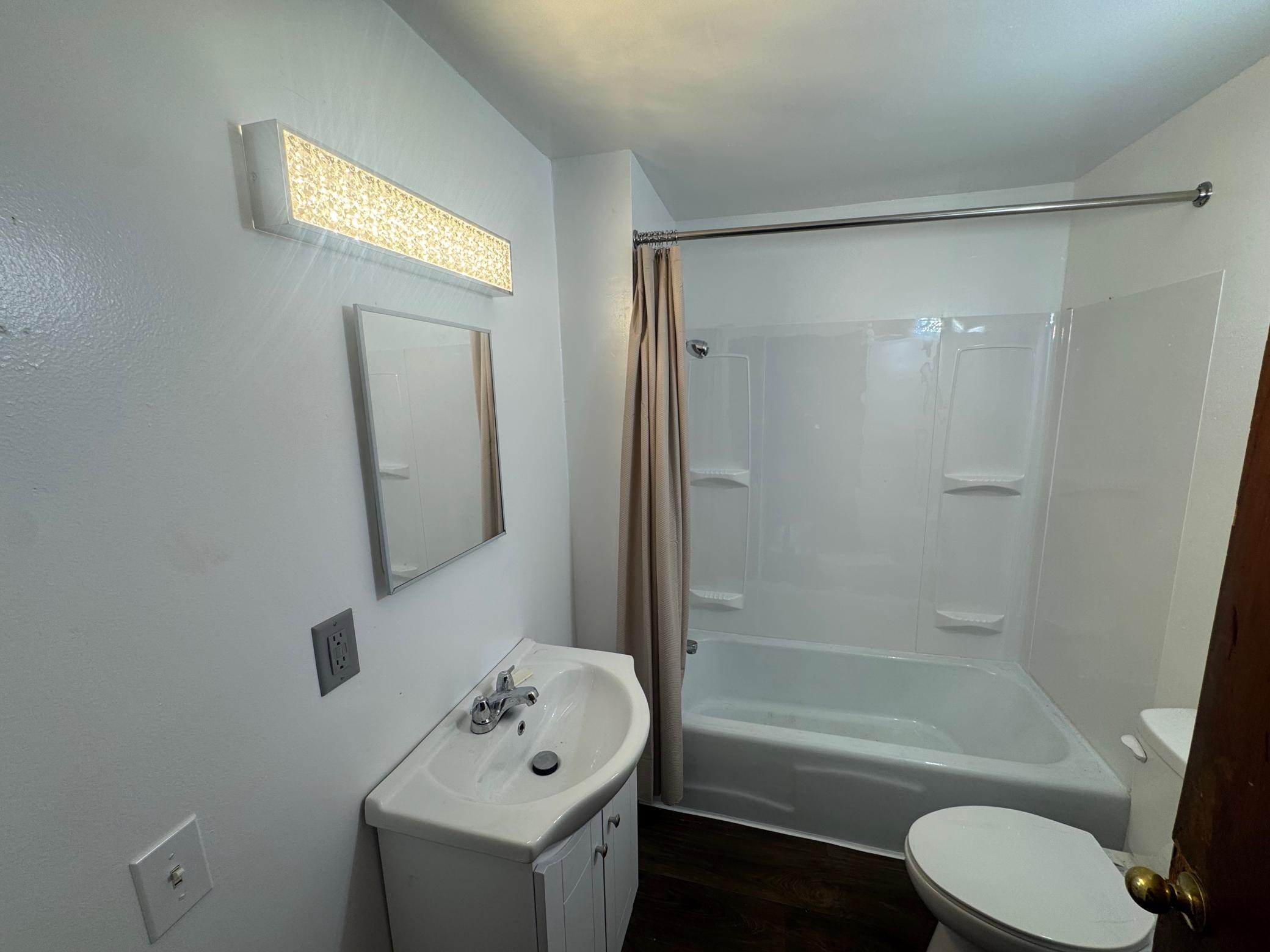 522 Main Street E Property Photo 20