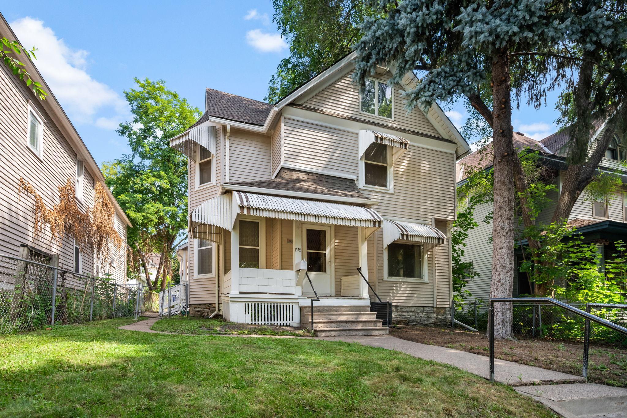 835 3rd Street E Property Photo 1