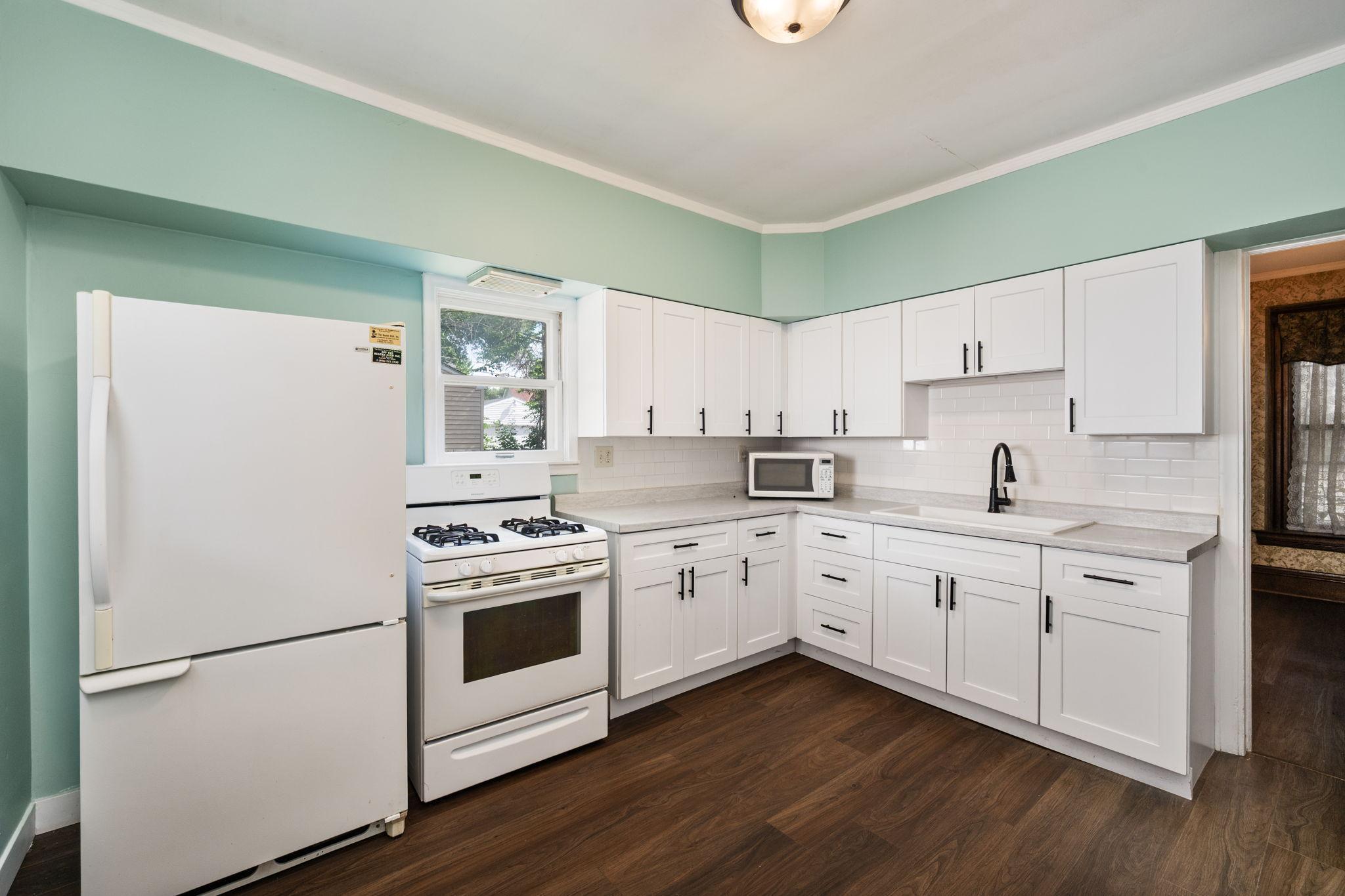 835 3rd Street E Property Photo 16