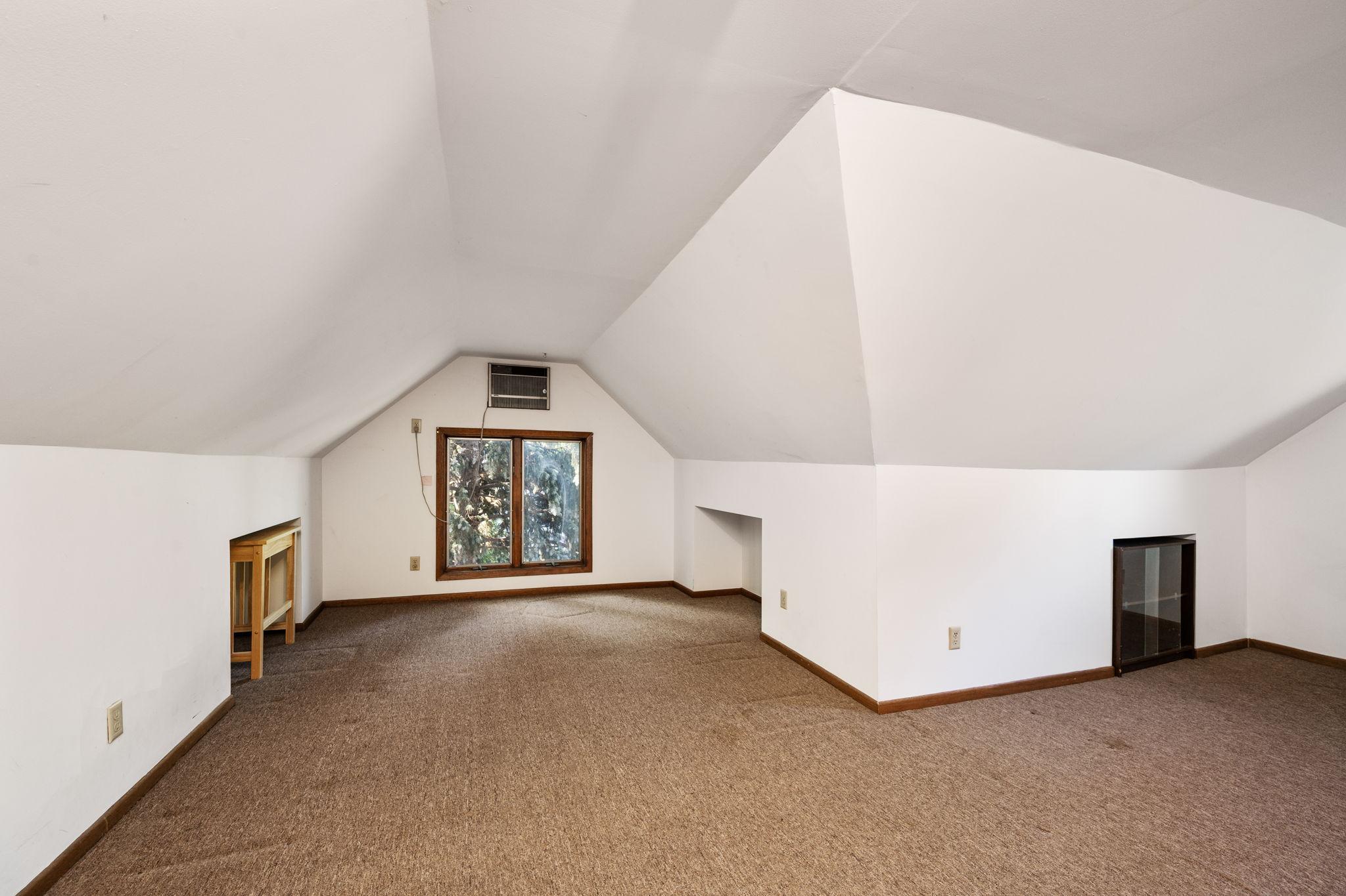 835 3rd Street E Property Photo 32