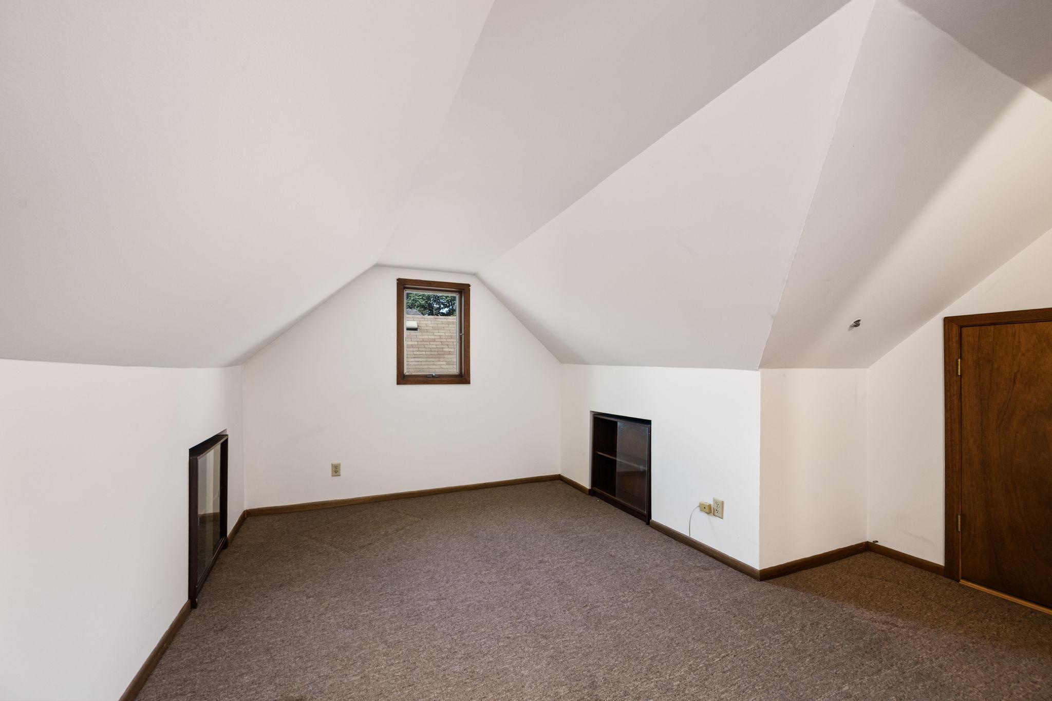 835 3rd Street E Property Photo 33