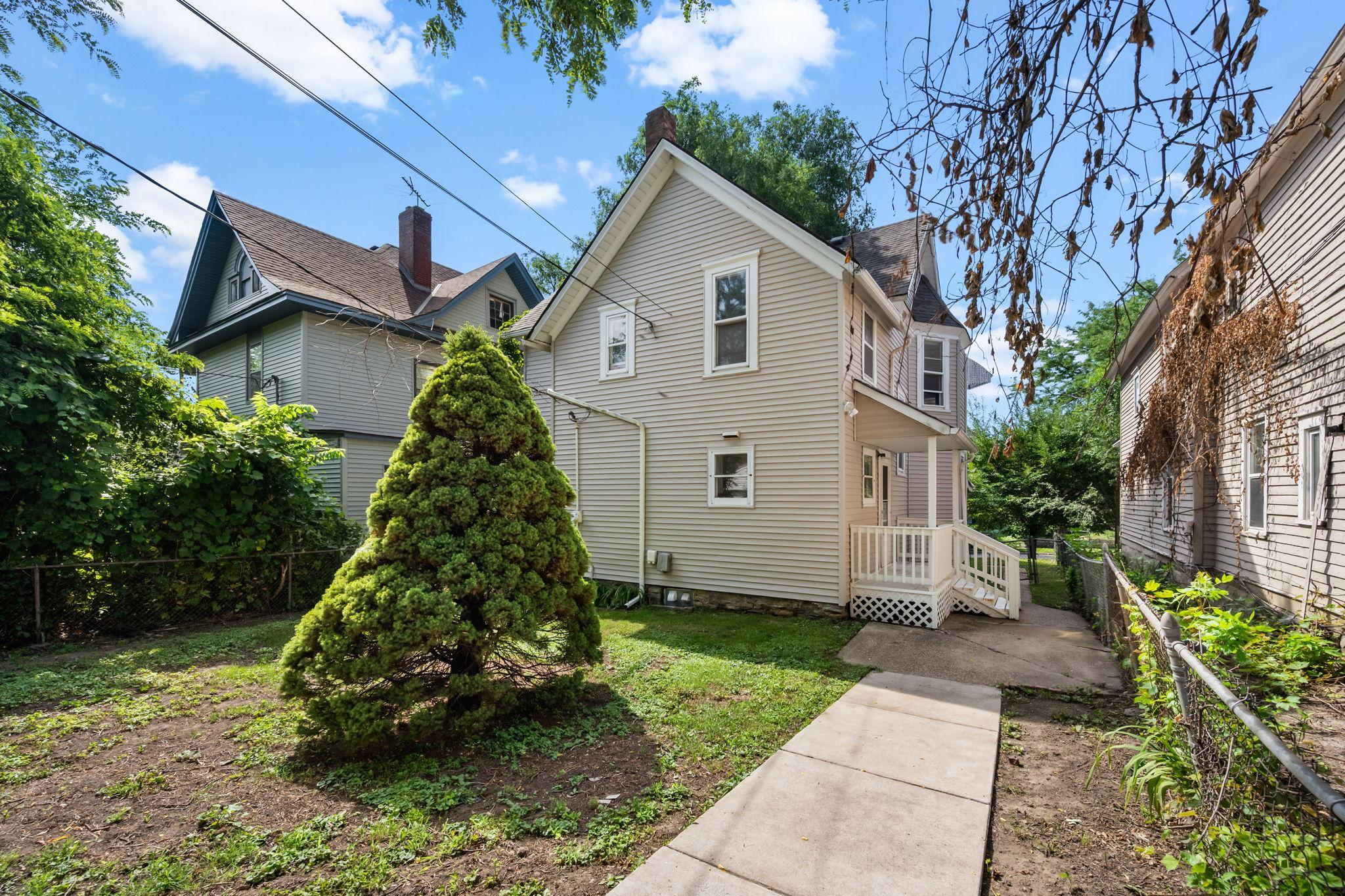 835 3rd Street E Property Photo 38