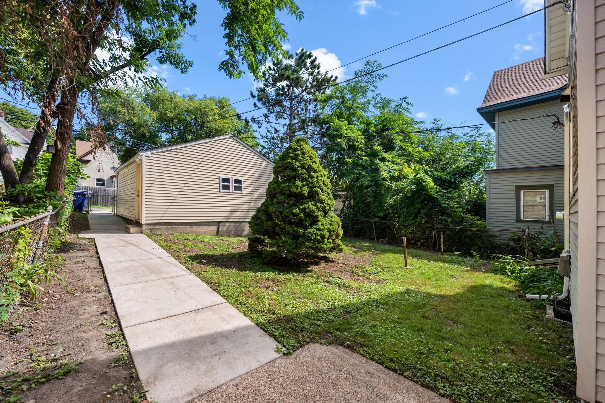 835 3rd Street E Property Photo 40