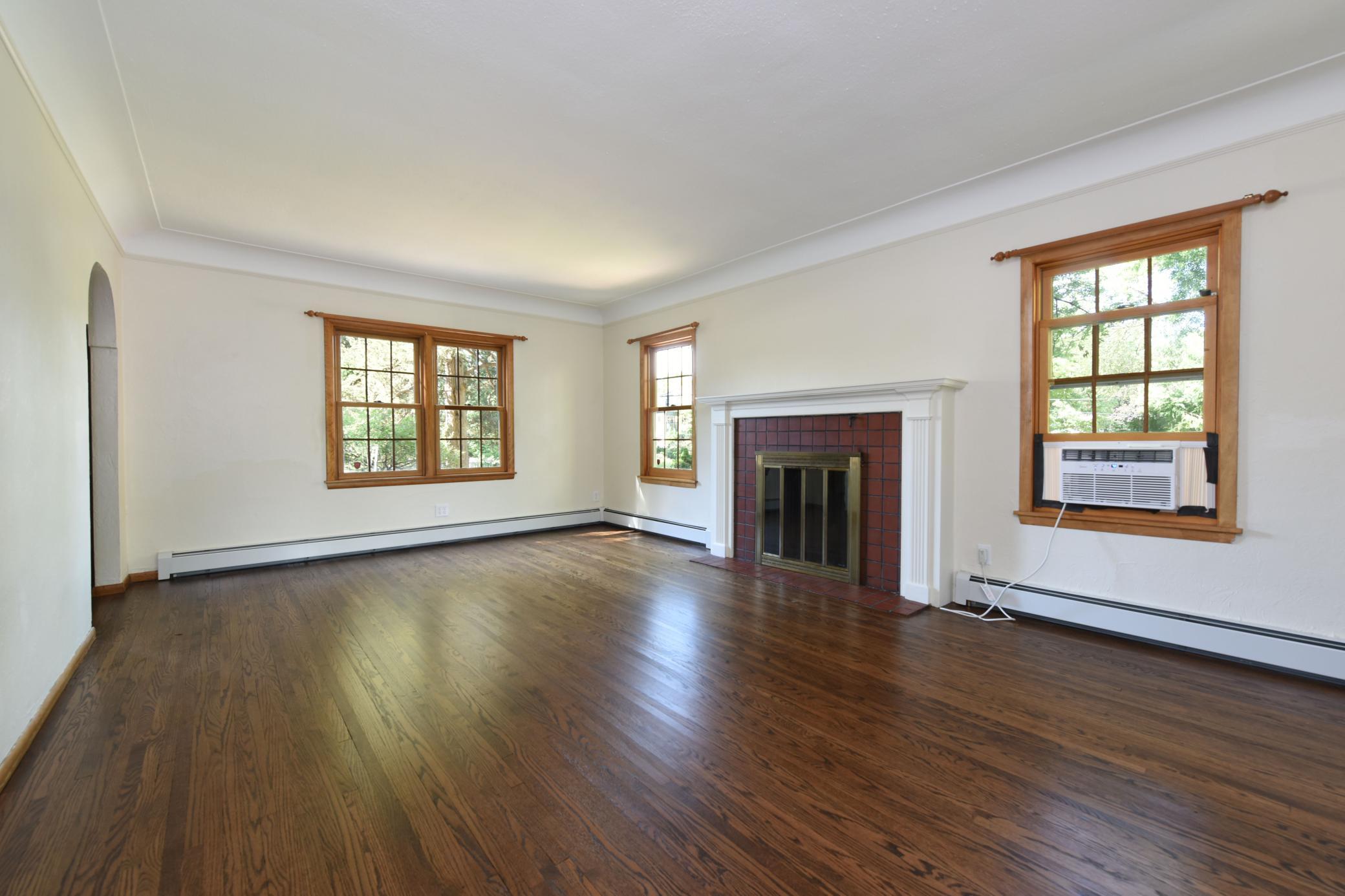 6448 Glenwood Avenue Property Photo 7