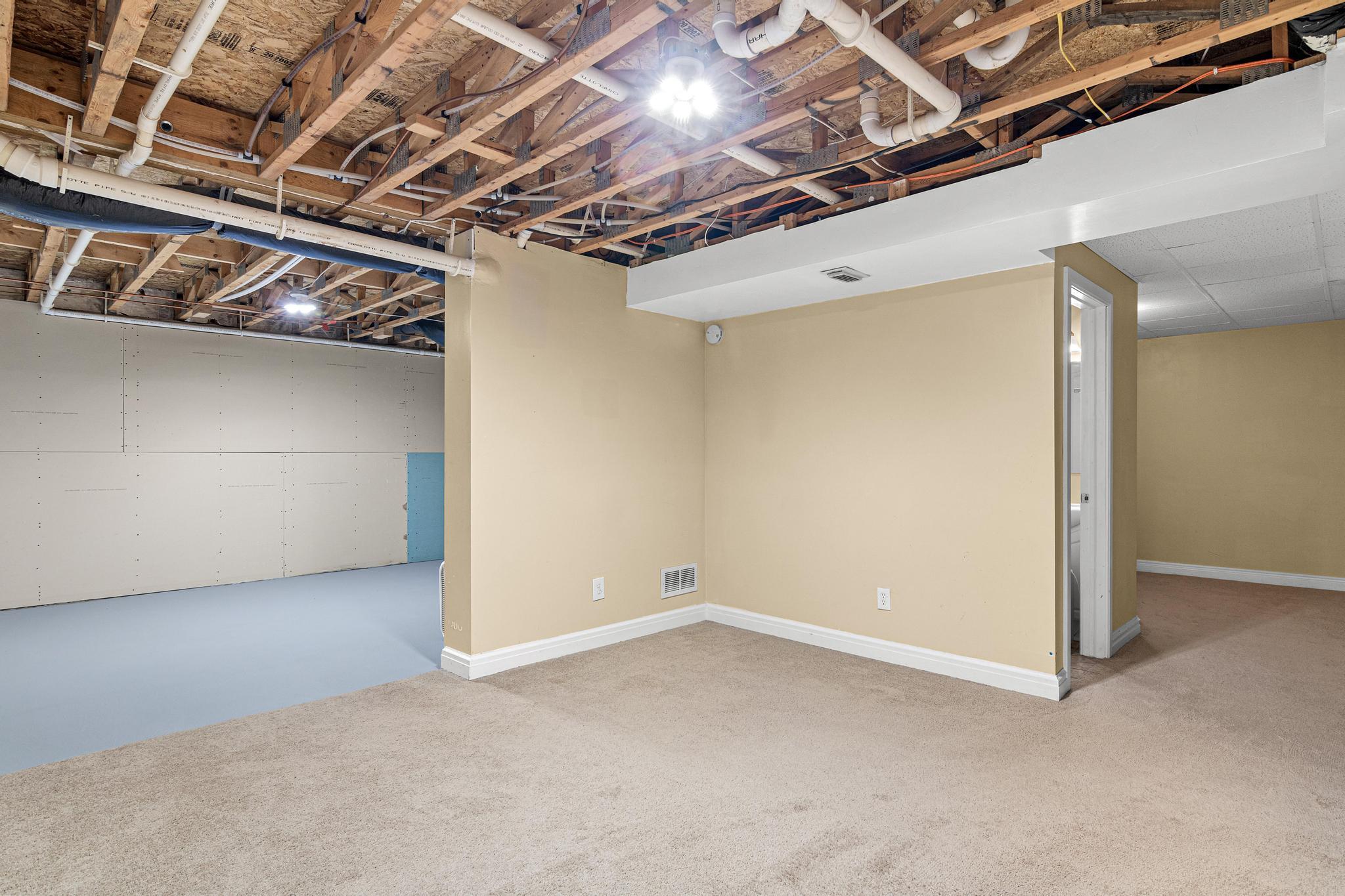 7108332 Property Photo 24