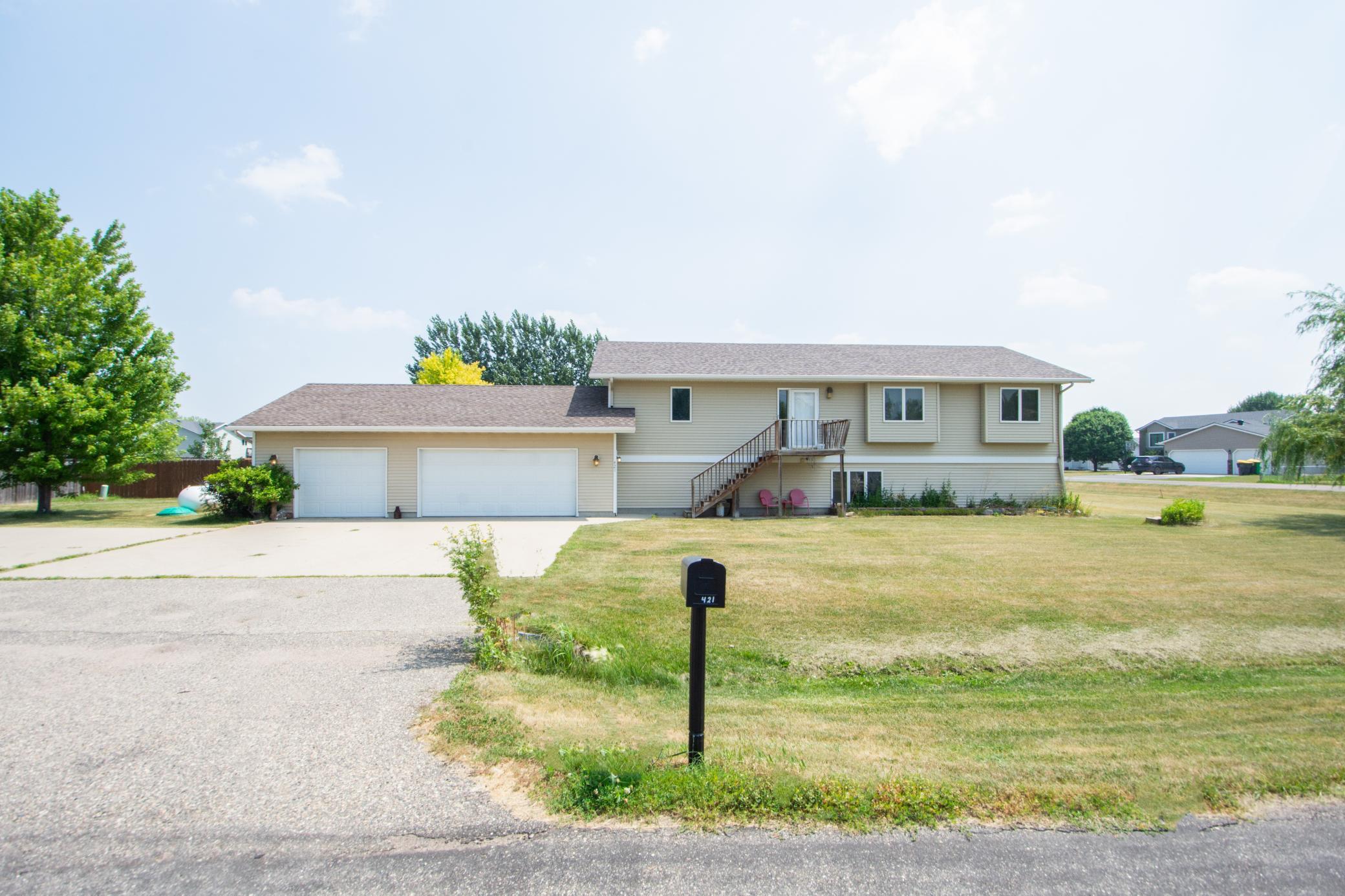 421 Lind Boulevard Property Photo 2