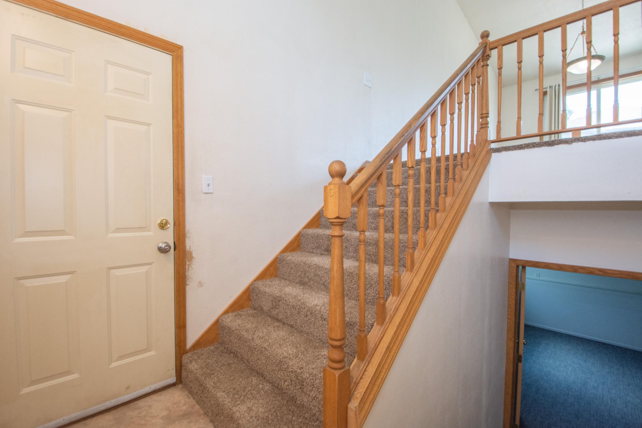 421 Lind Boulevard Property Photo 4