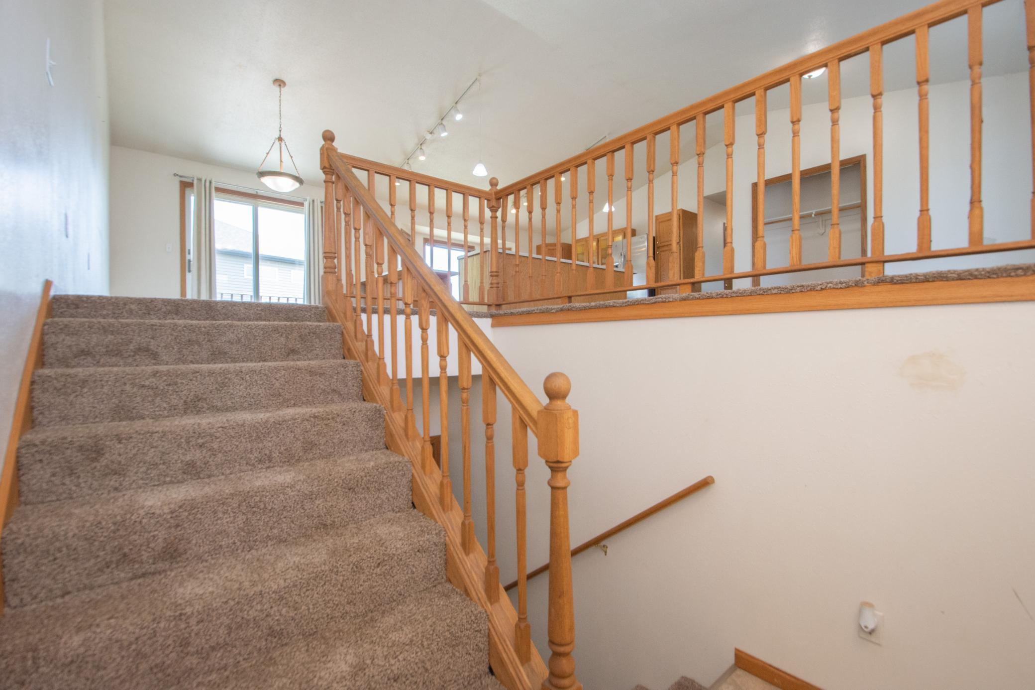 421 Lind Boulevard Property Photo 5