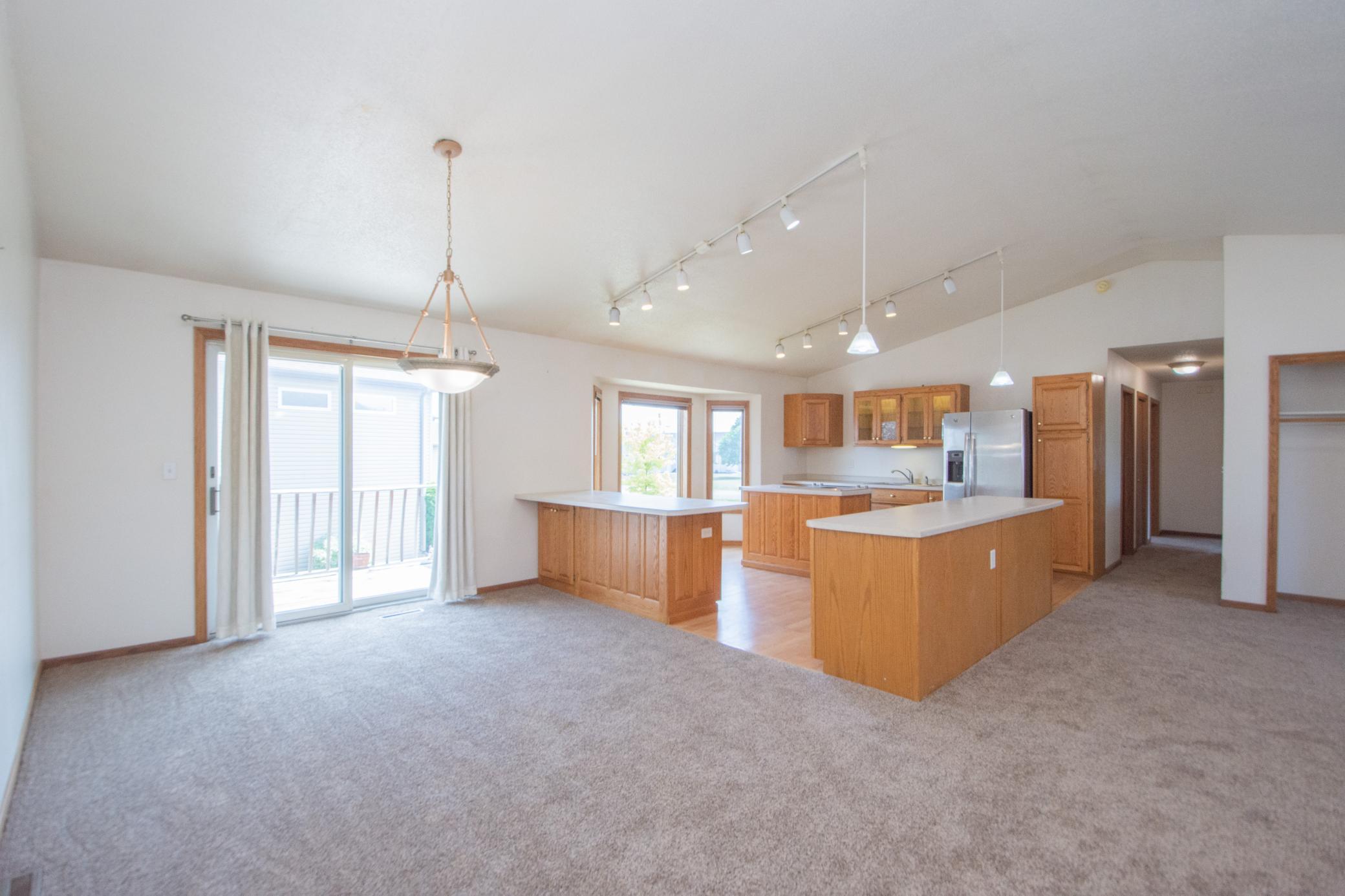 421 Lind Boulevard Property Photo 6