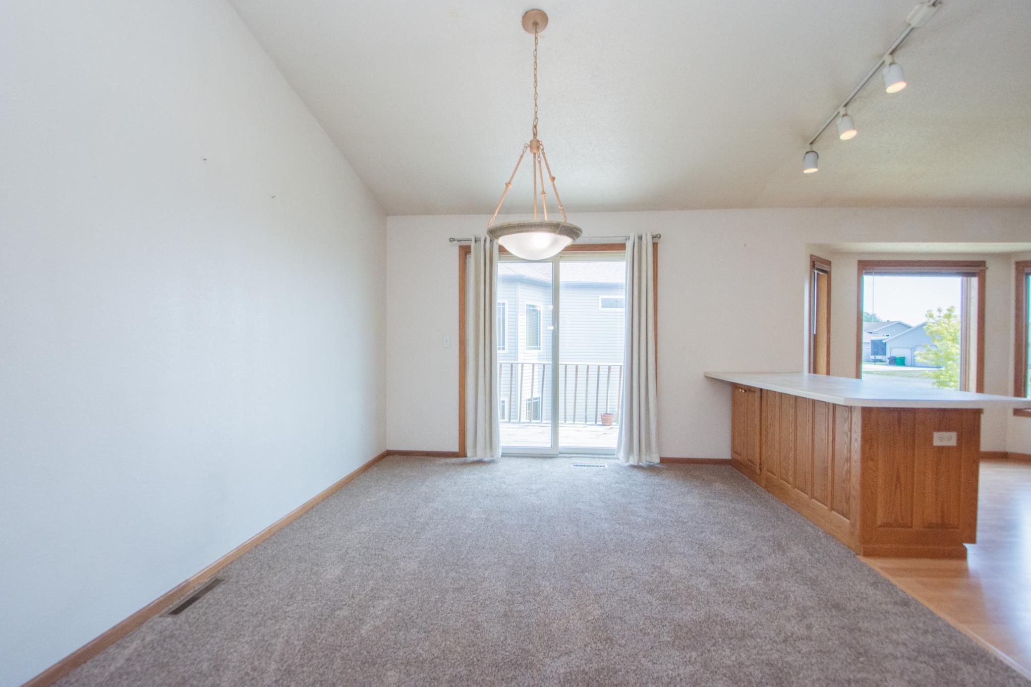 421 Lind Boulevard Property Photo 7
