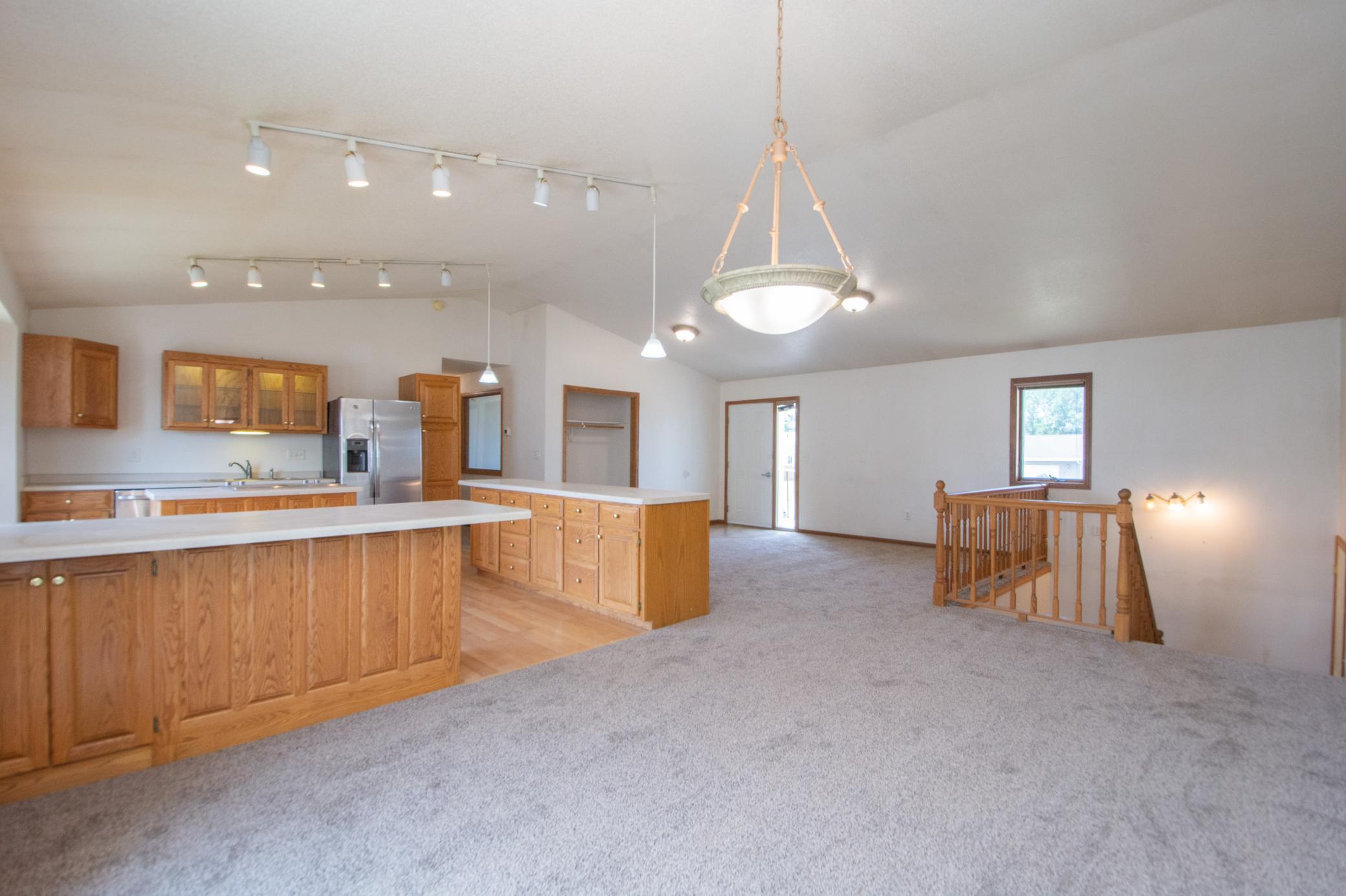421 Lind Boulevard Property Photo 9
