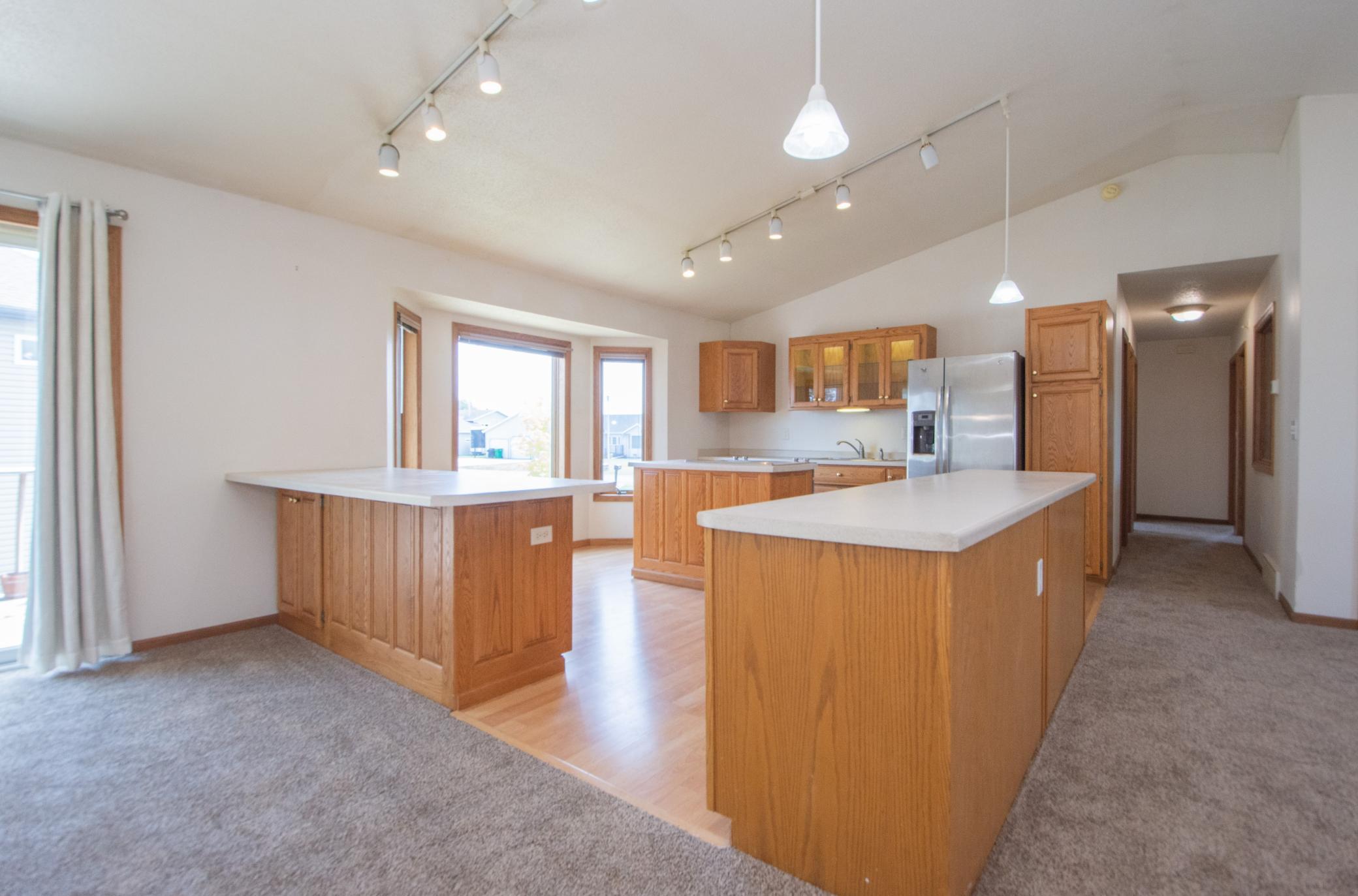 421 Lind Boulevard Property Photo 11
