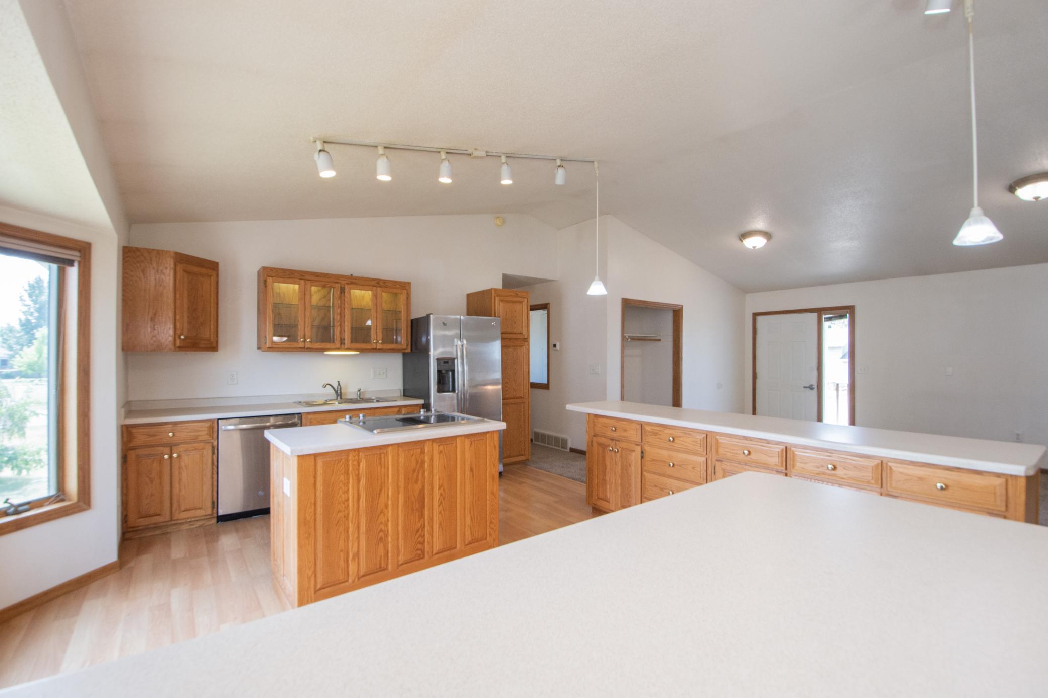 421 Lind Boulevard Property Photo 12