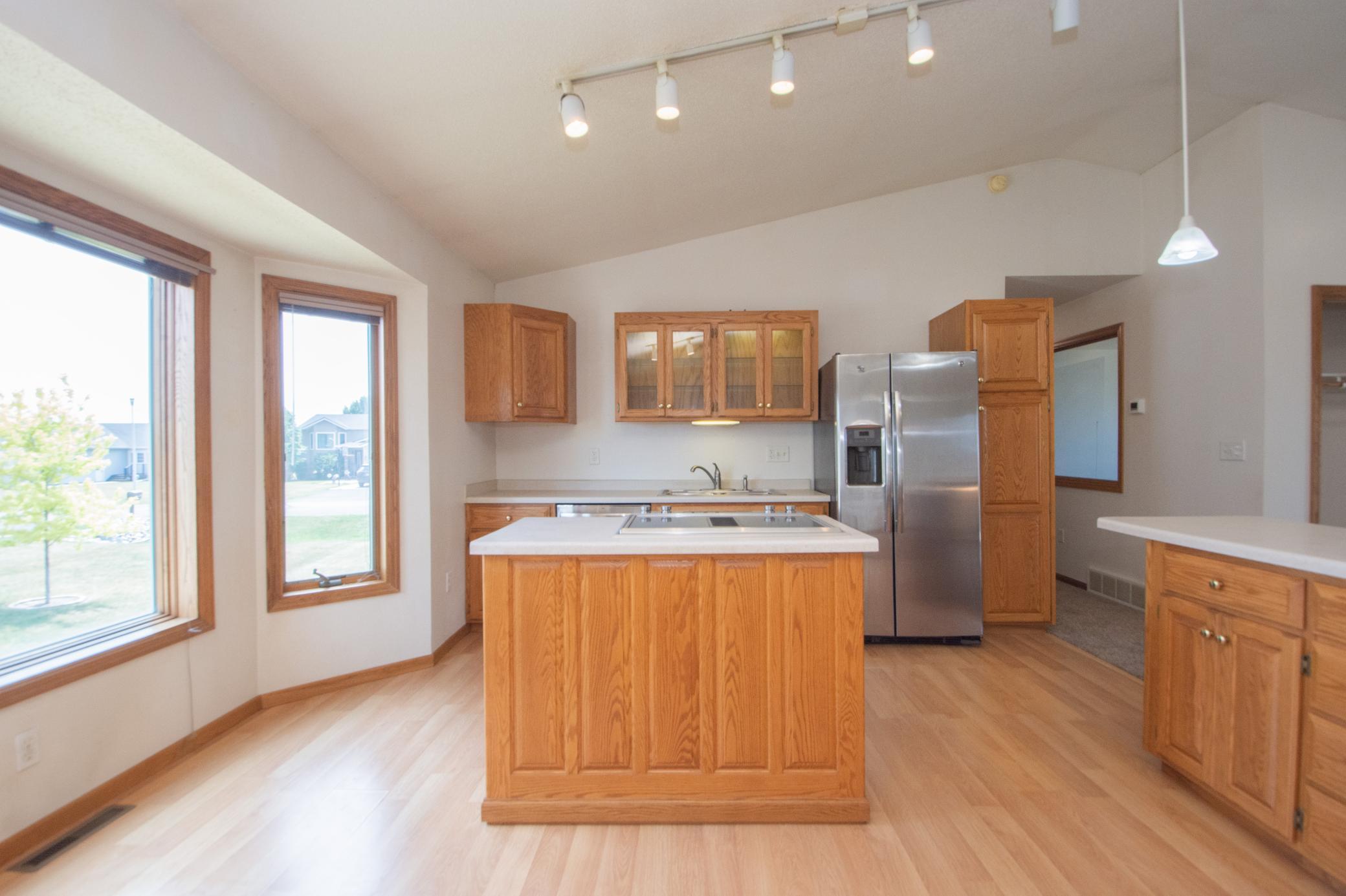 421 Lind Boulevard Property Photo 13