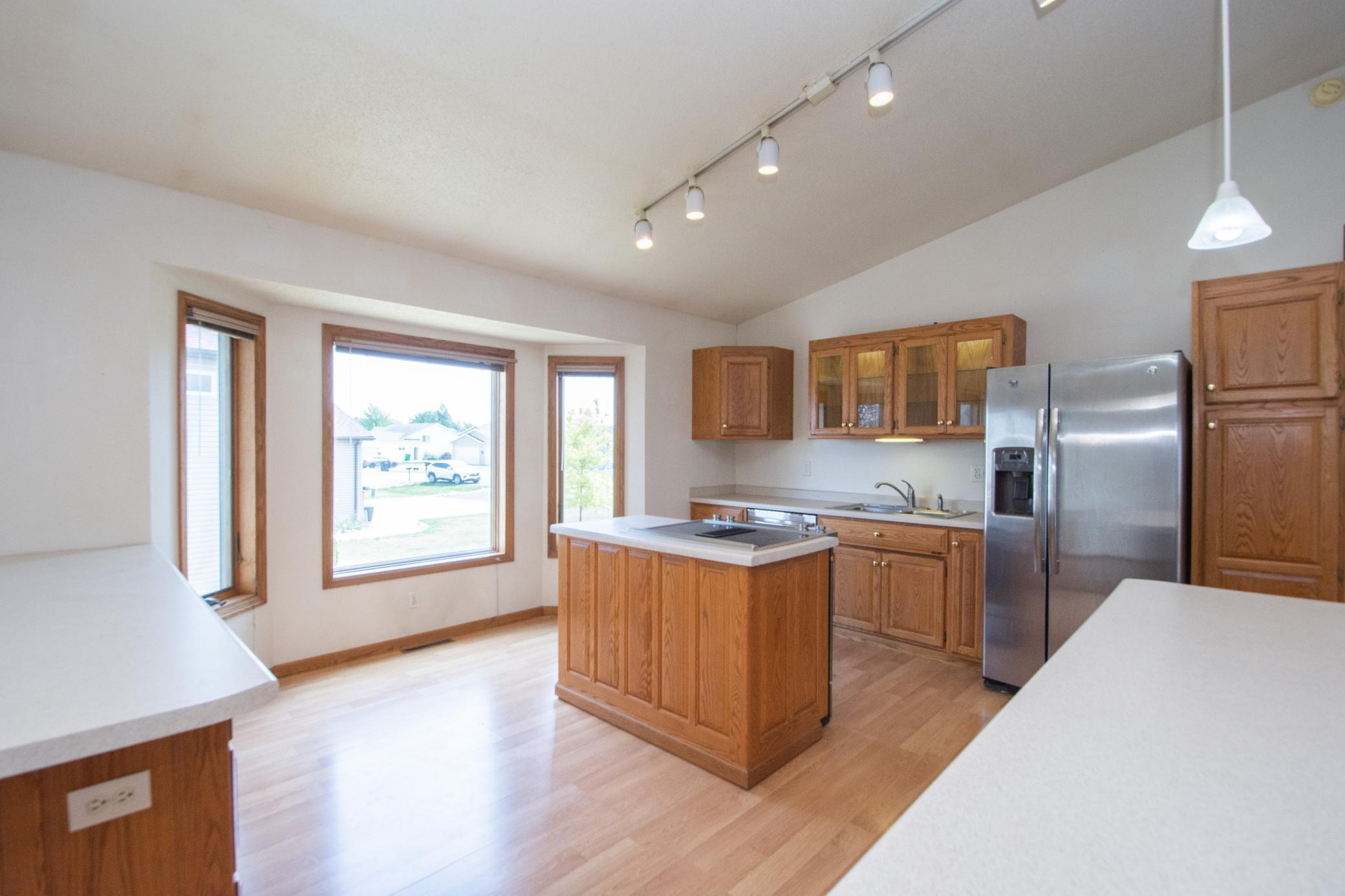421 Lind Boulevard Property Photo 14