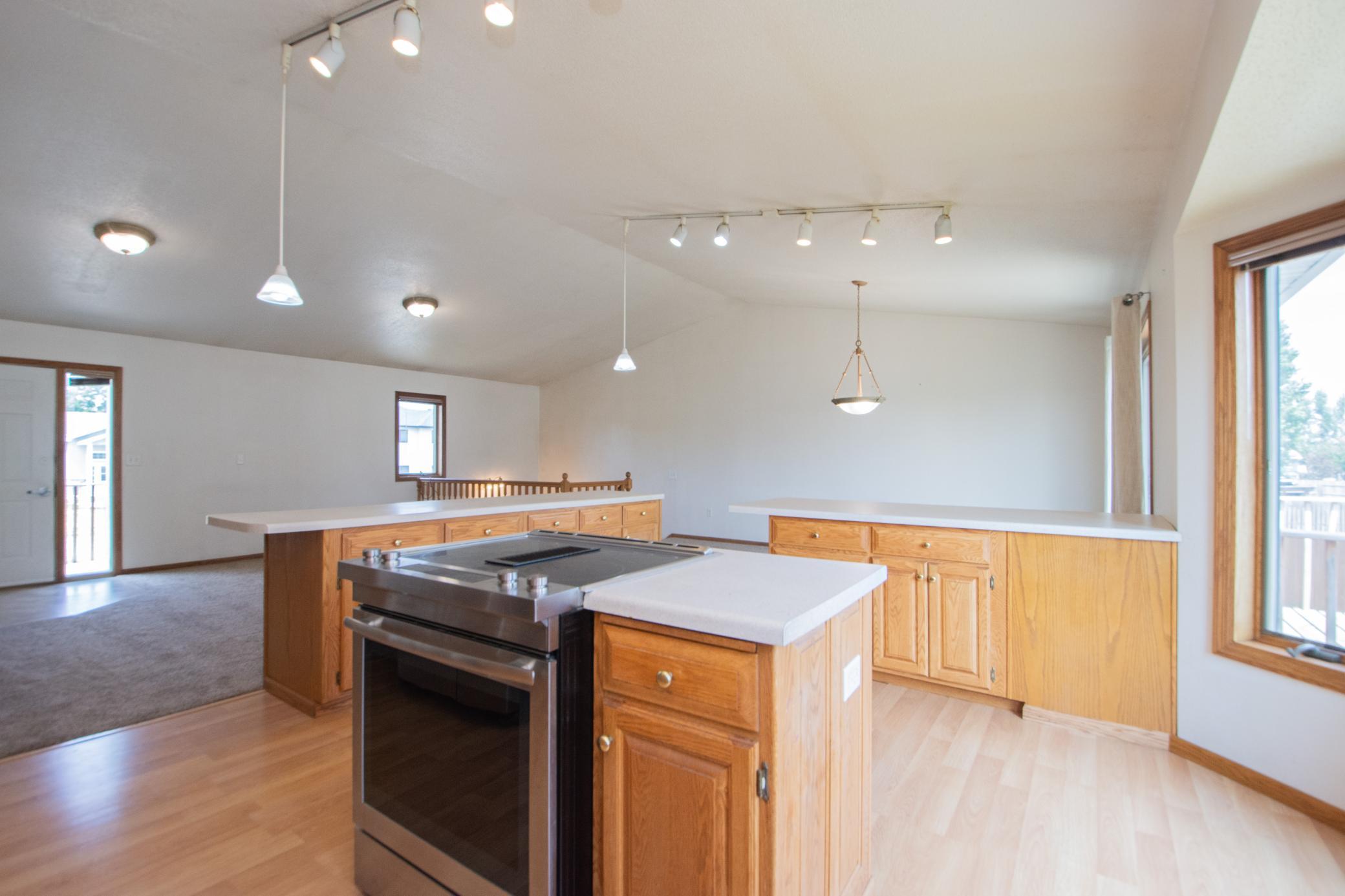 421 Lind Boulevard Property Photo 16