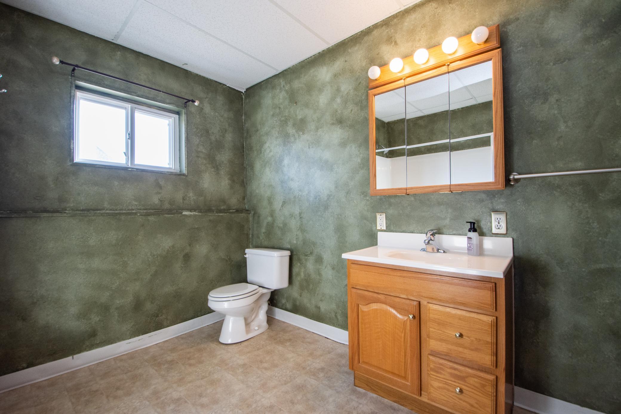 421 Lind Boulevard Property Photo 31