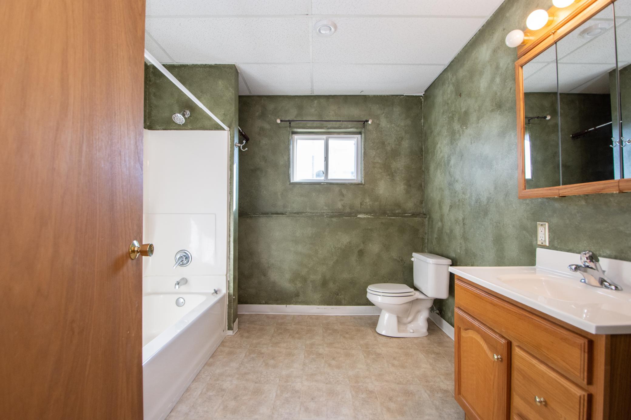 421 Lind Boulevard Property Photo 32