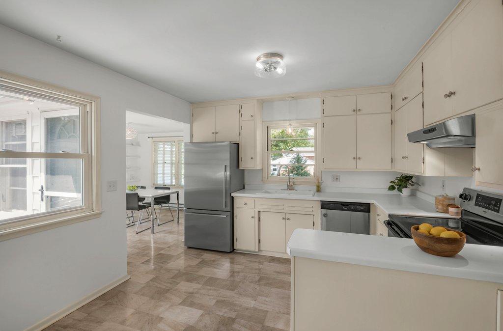 424 Tyler Avenue S Property Photo 6