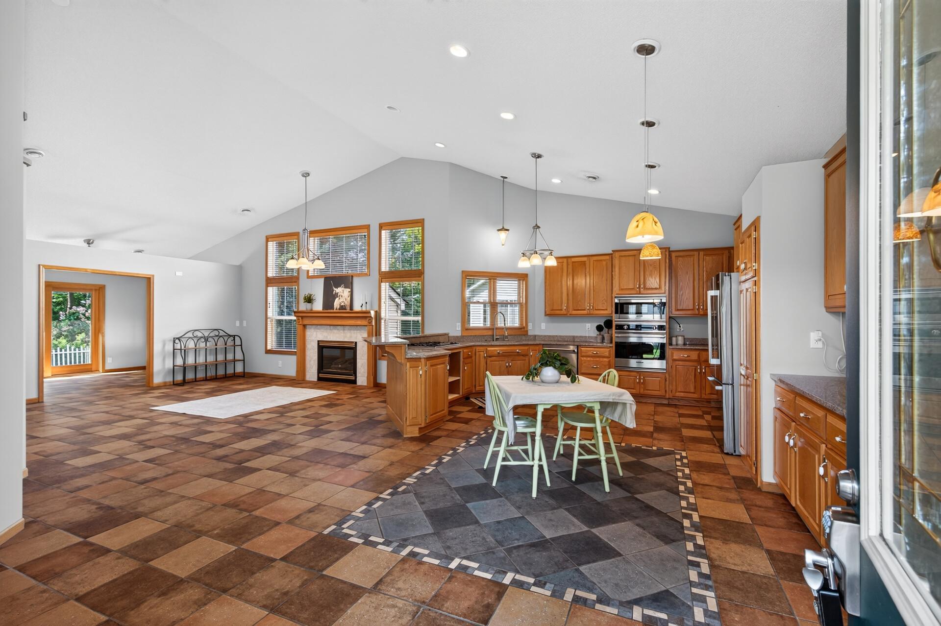 6975 Eagle Trail Property Photo 1