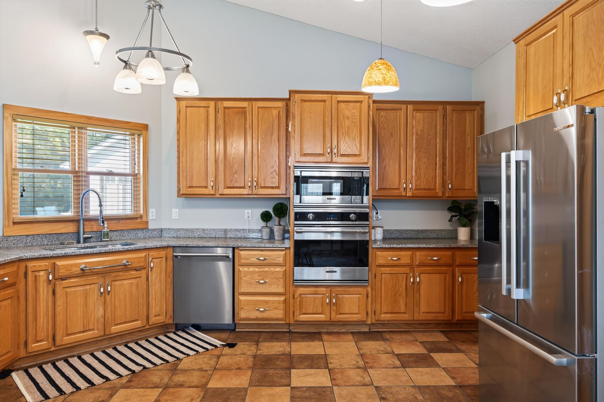 6975 Eagle Trail Property Photo 5