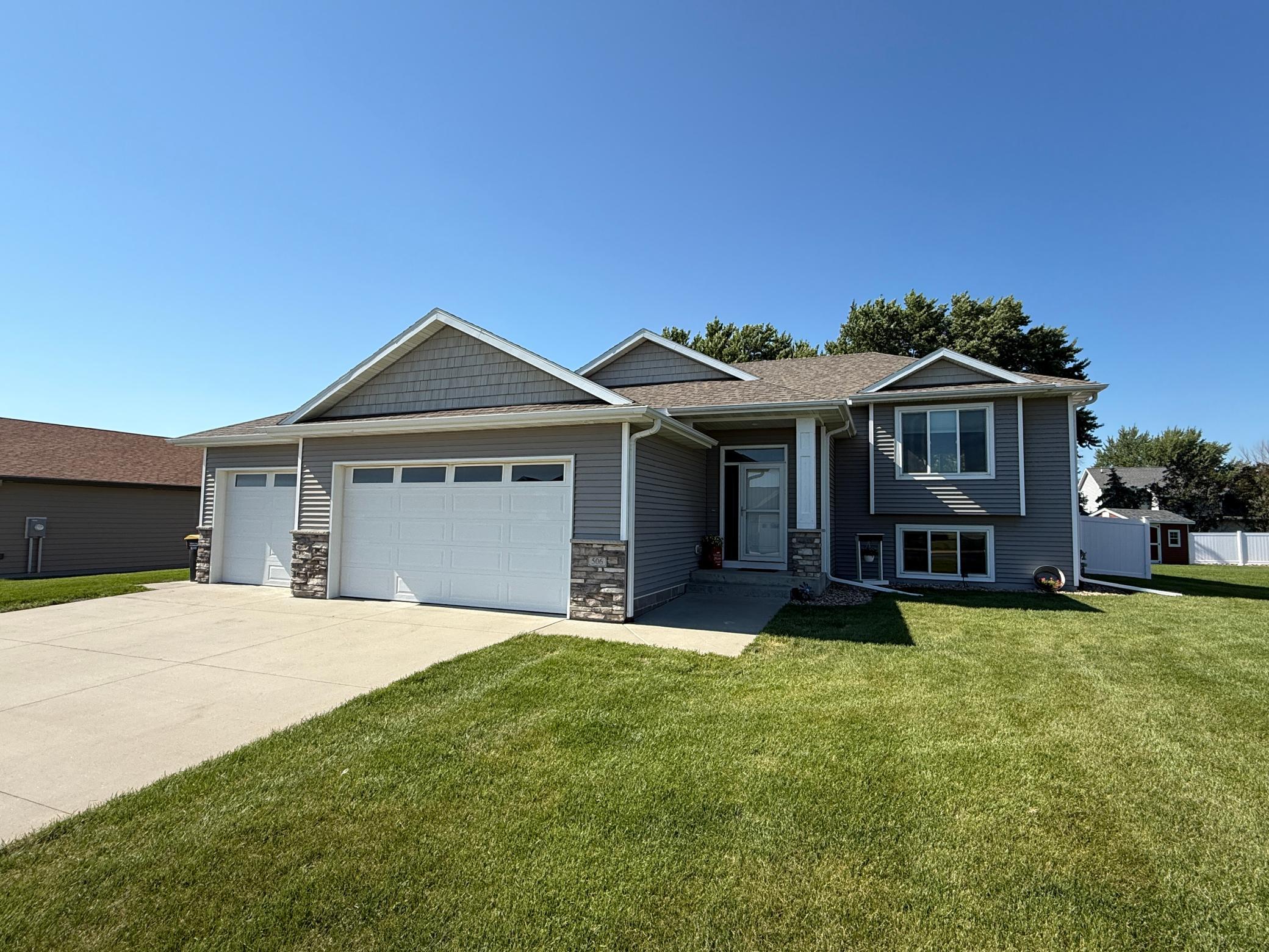 506 3rd Street Se Property Photo 1