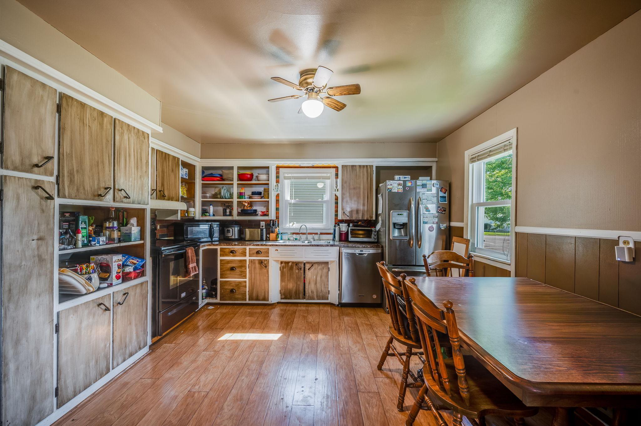 319 E 10th Street Property Photo 5