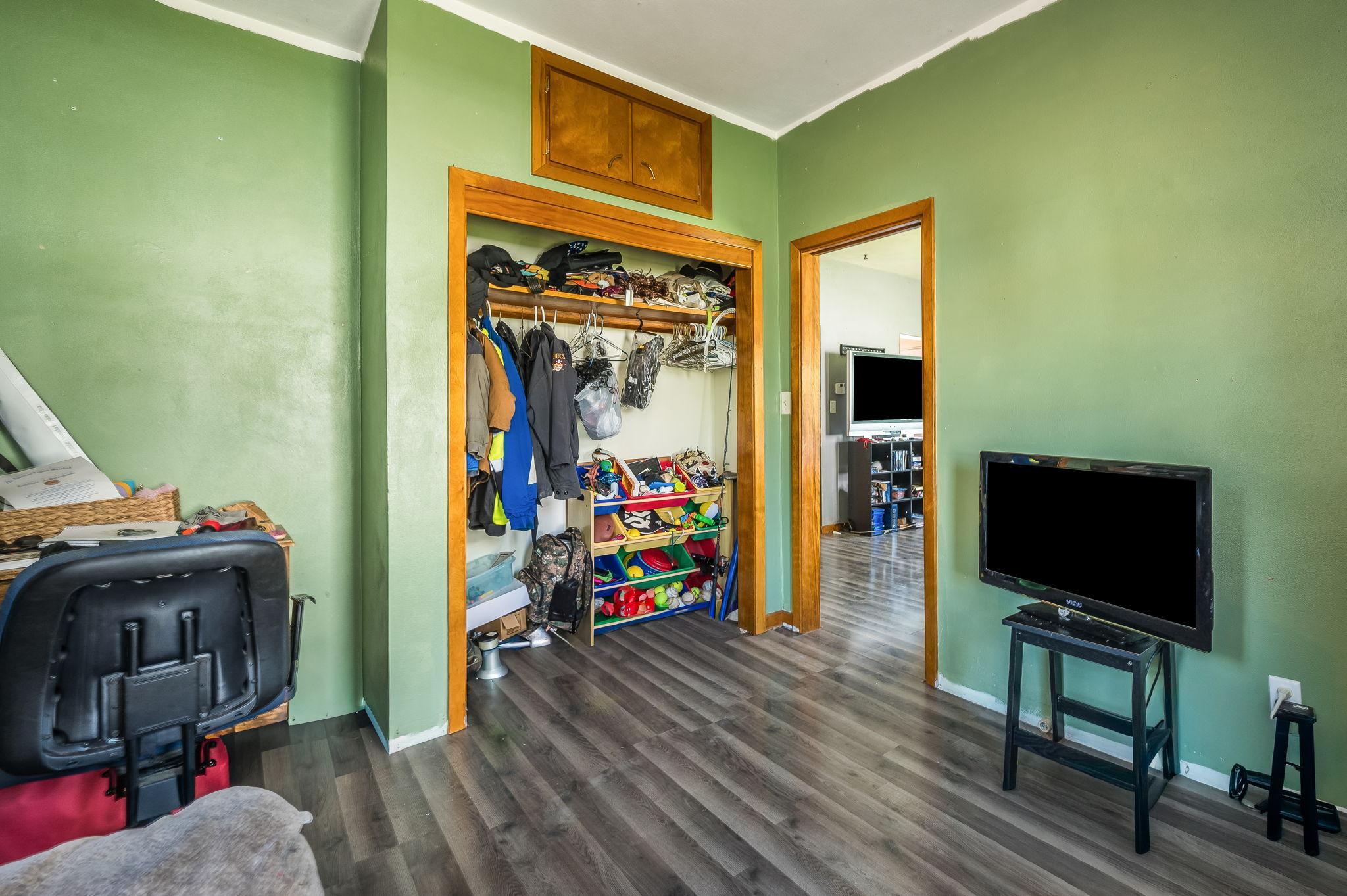 319 E 10th Street Property Photo 10
