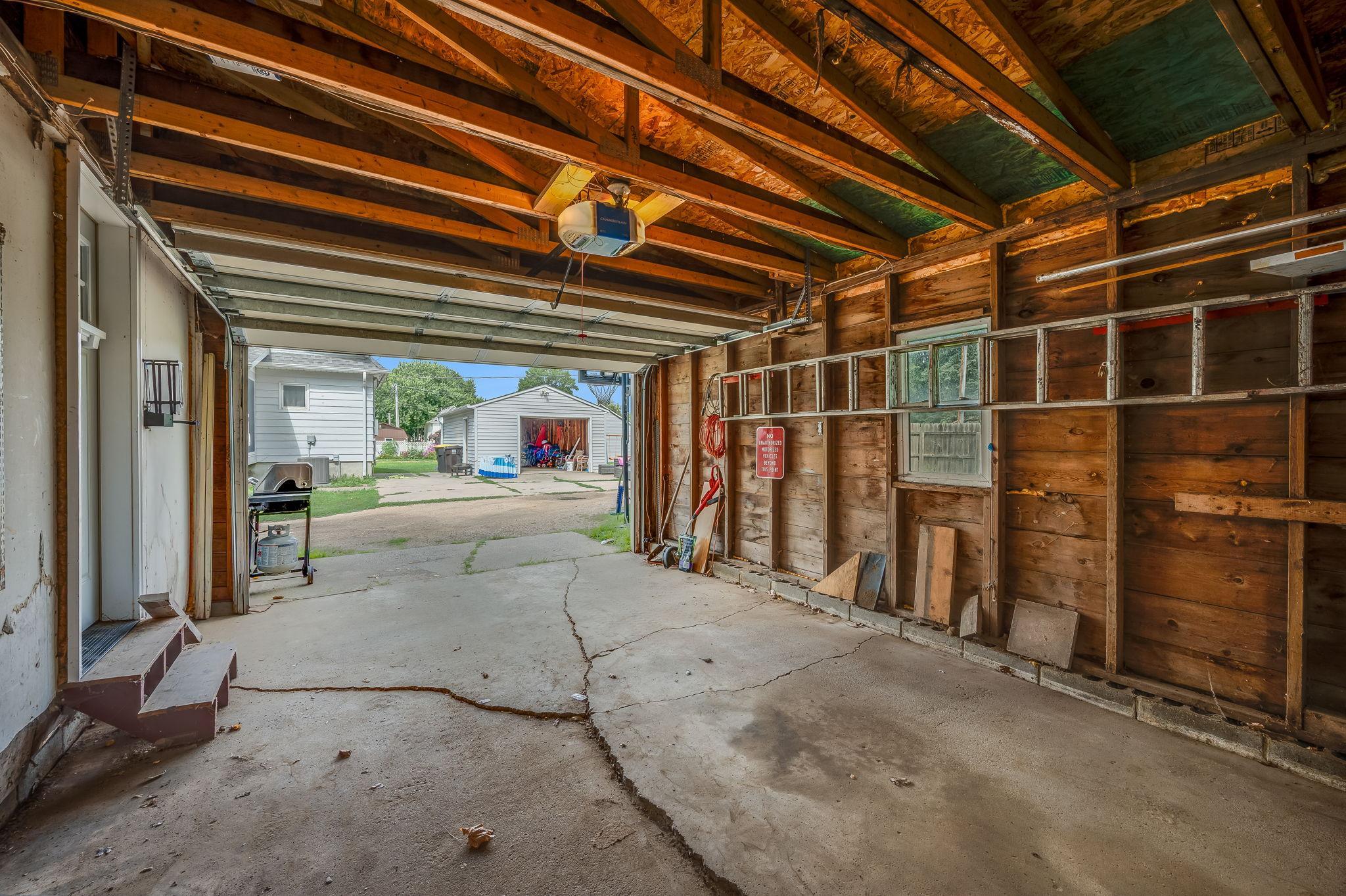 319 E 10th Street Property Photo 22