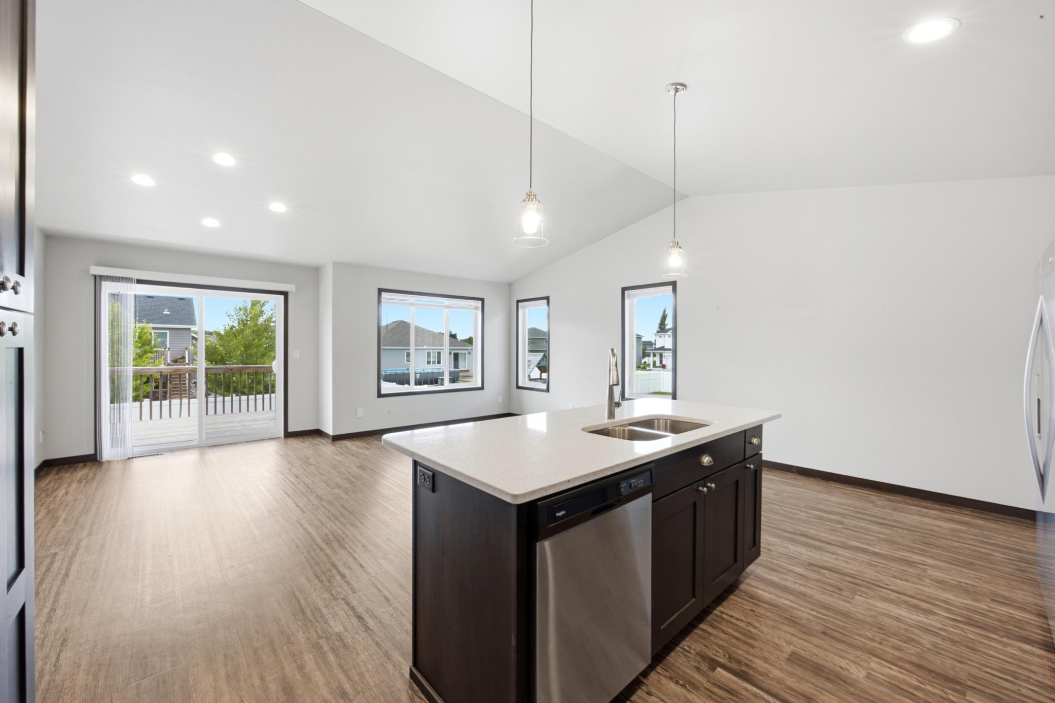 6073 Autumn Drive S Property Photo 4