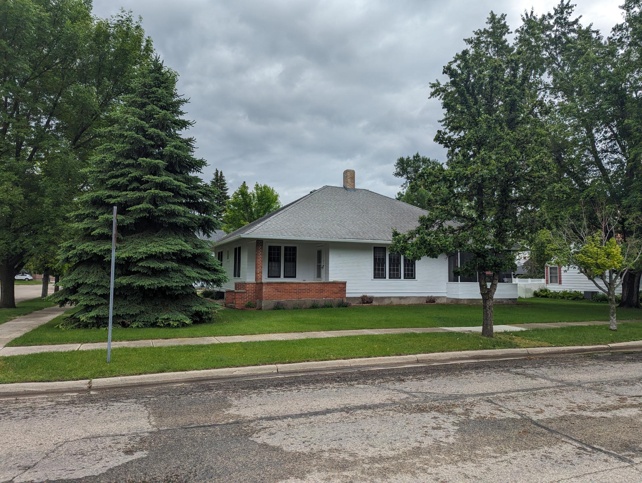 107 7th Avenue W Property Photo 1