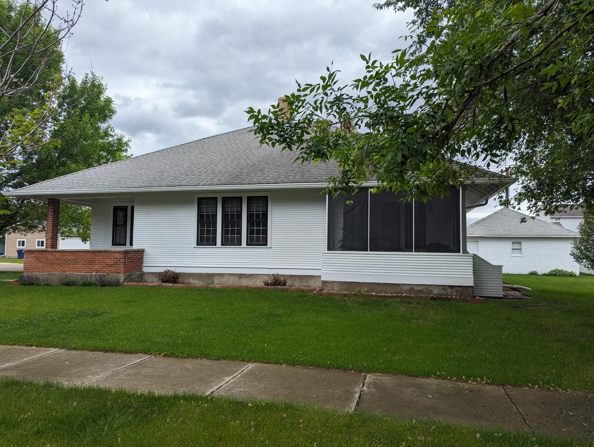 107 7th Avenue W Property Photo 2