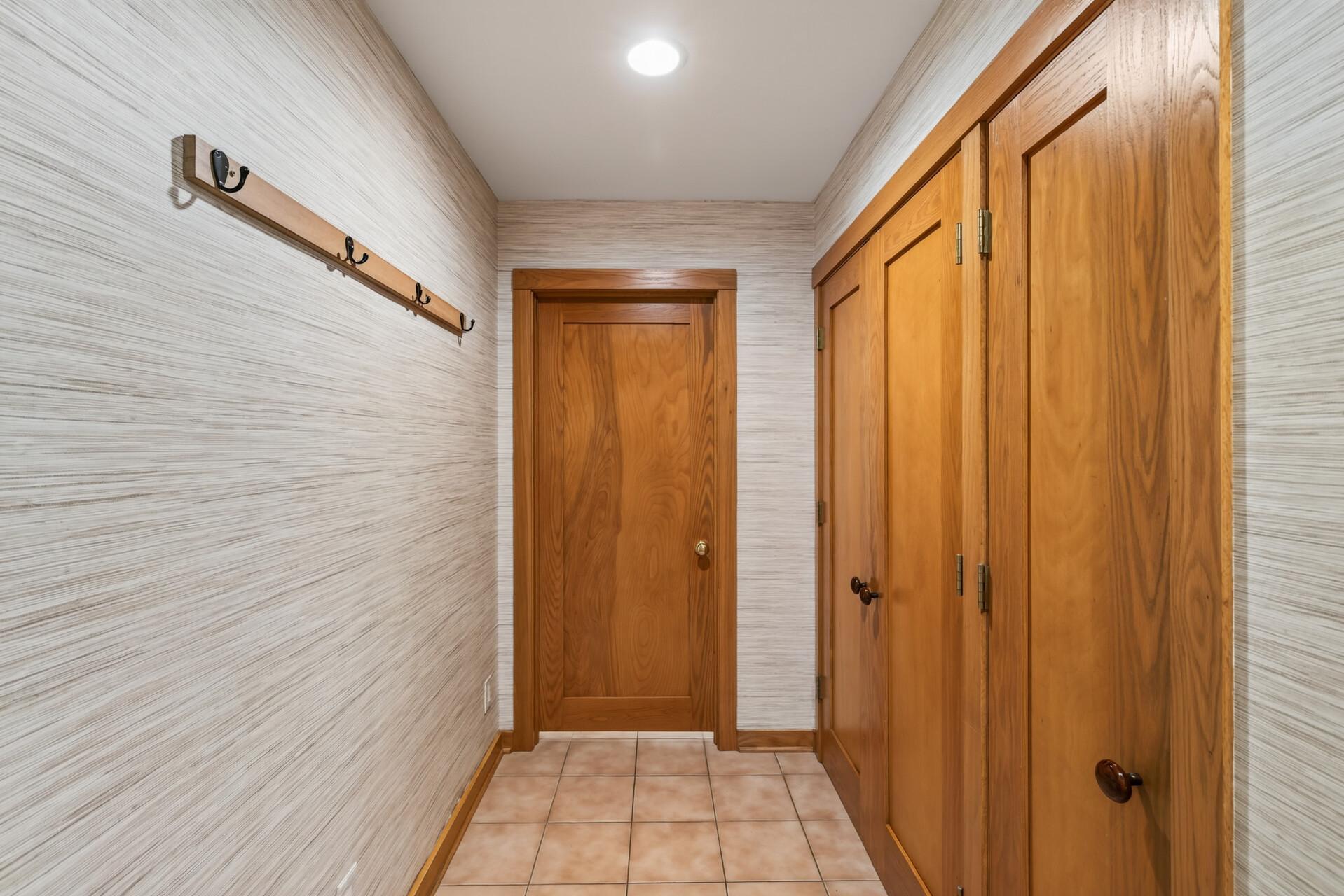 7501 W 84th Street Property Photo 14